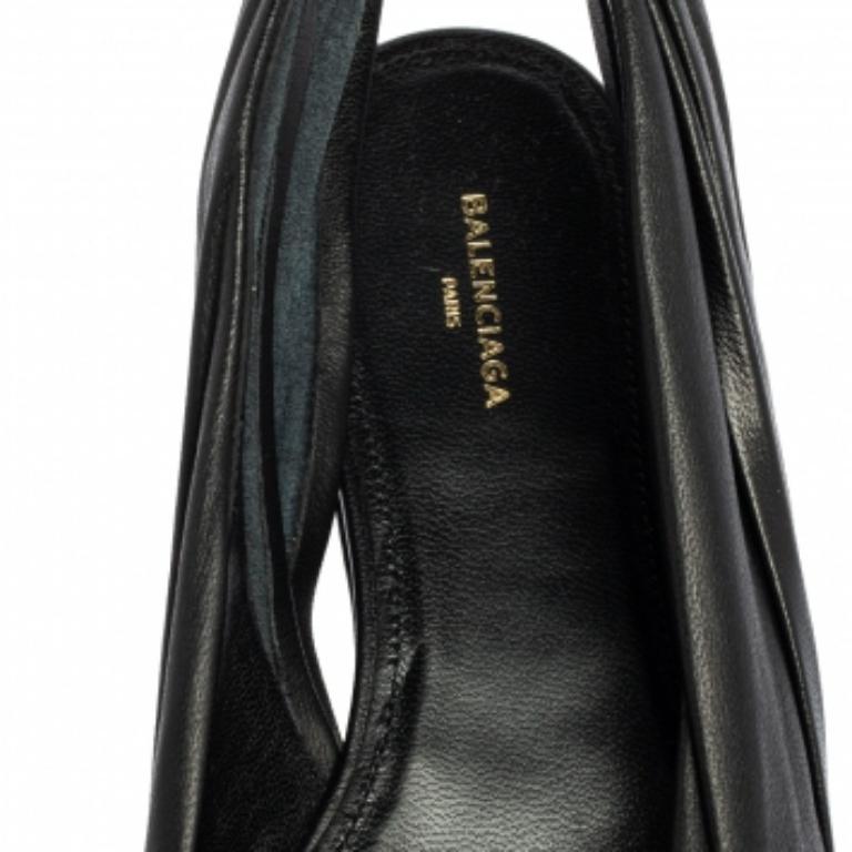 Balenciaga Negro Cuero Cuchillo Puntiagudo Toe Slingback Flats Tamaño 37 en venta 4