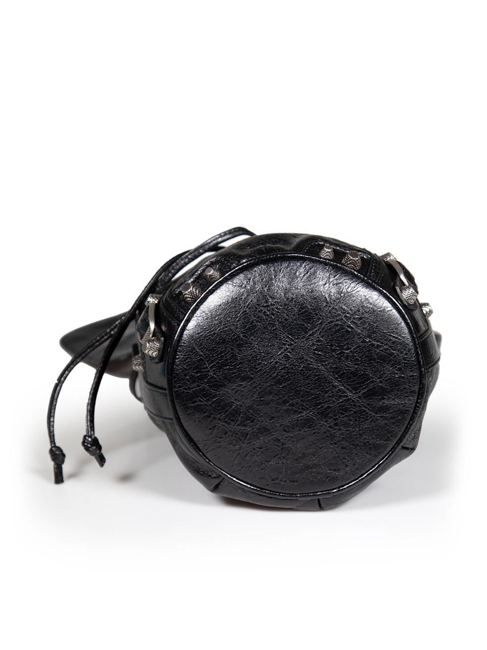 Balenciaga - Sac à main en cuir noir Le Cagole Extra Small Bucket Bag Pour femmes en vente