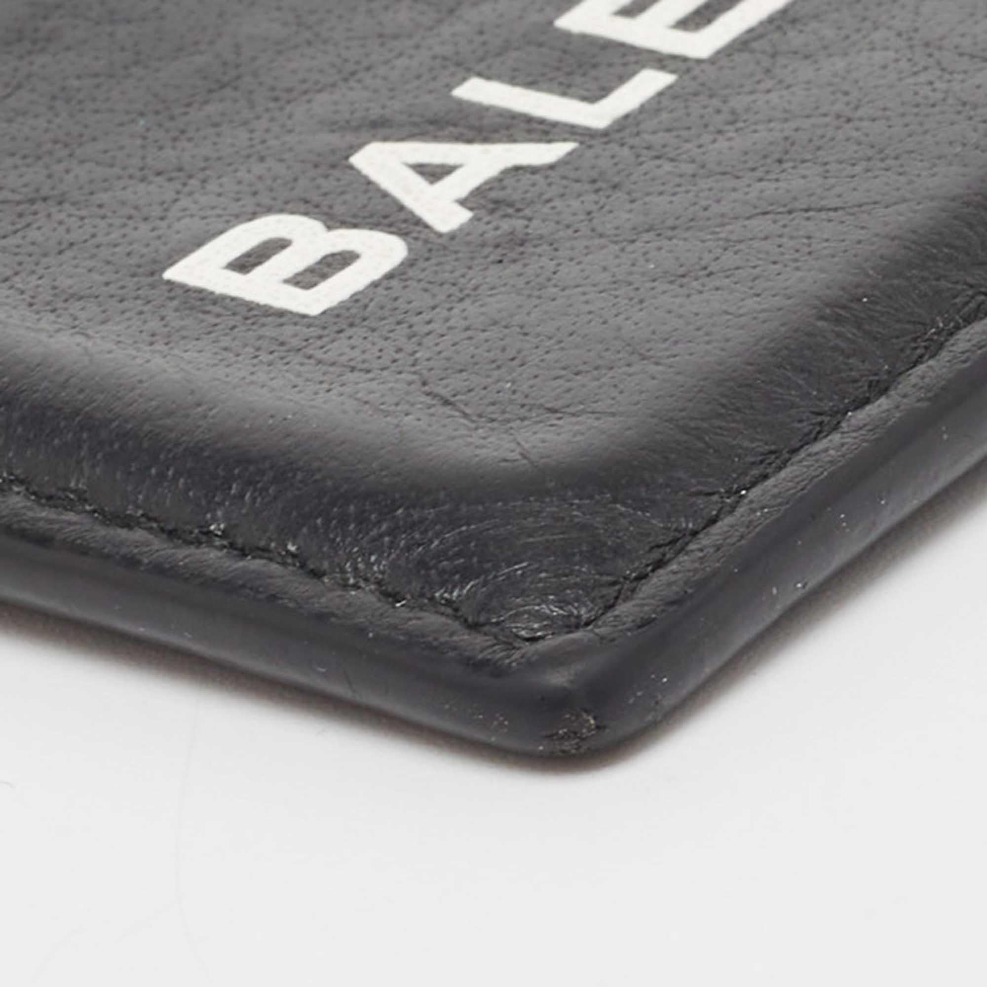 This Balenciaga black card holder made from leather is the perfect accessory to keep your cards in proper order. Its slots are lined with leather. Adorned with the brand's signature on the front, it is surely a must-have.

