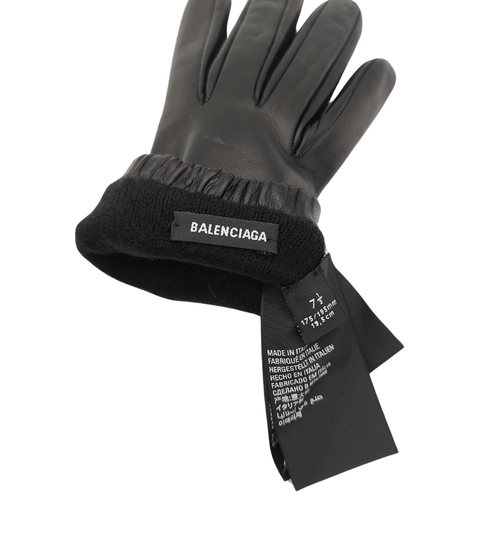 Guanti con logo in pelle nera Balenciaga in vendita 2