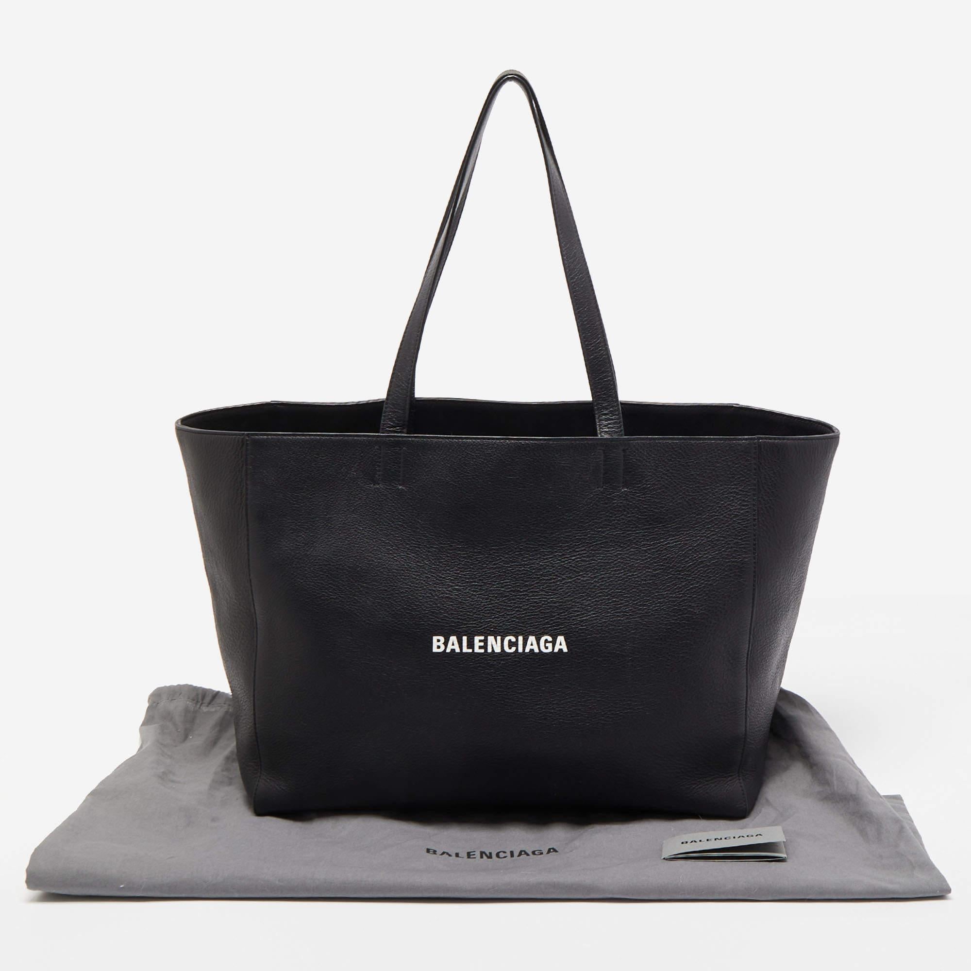 Balenciaga Black Leather Logo Top Zip Shopper Tote In Good Condition In Dubai, Al Qouz 2