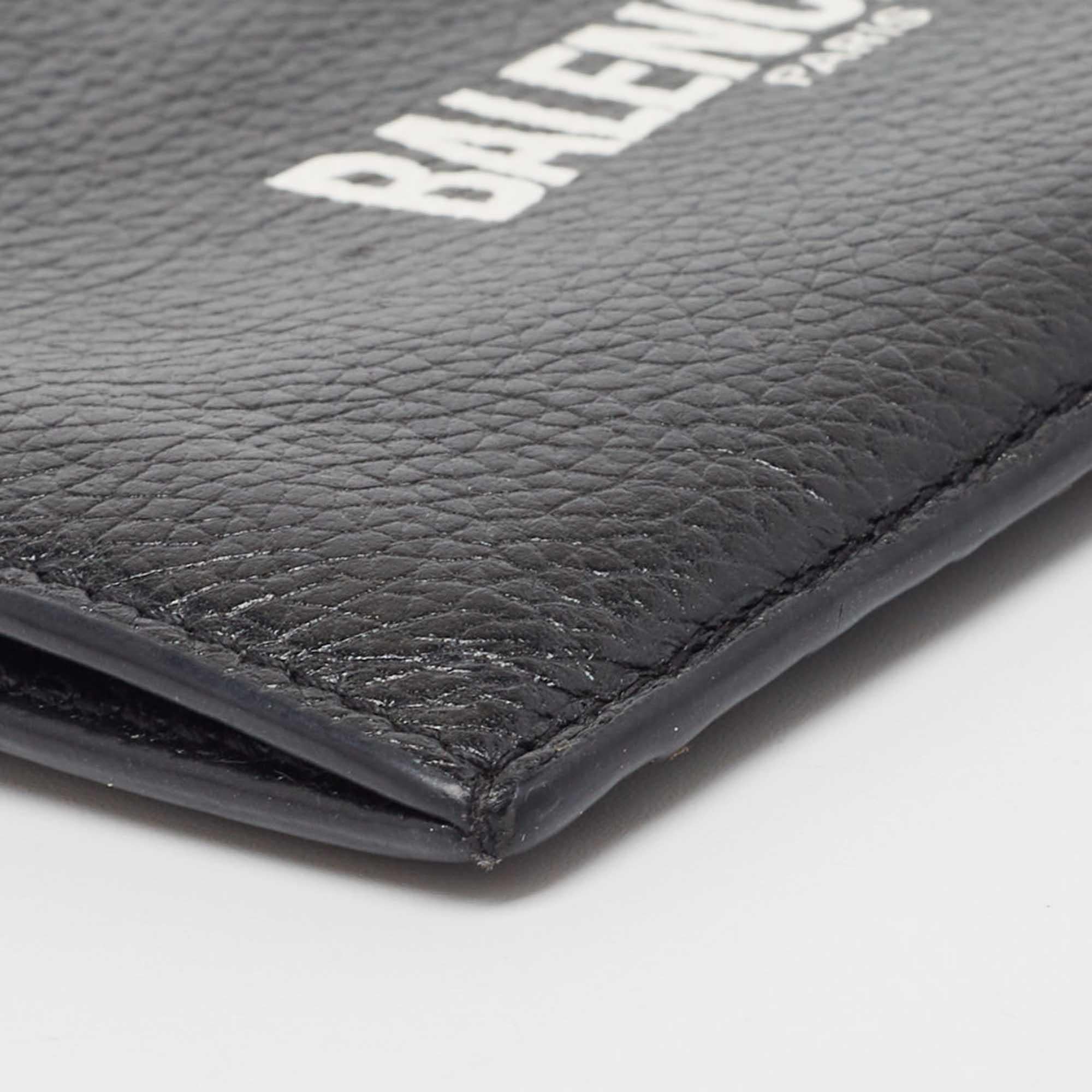 Balenciaga Black Leather Logo Zip Card Holder In Good Condition In Dubai, Al Qouz 2