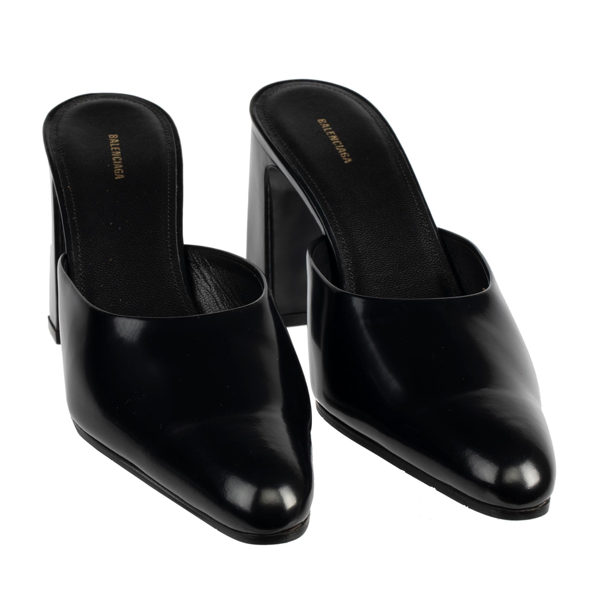 Women's Balenciaga Black Leather Mules 39.5 FR For Sale