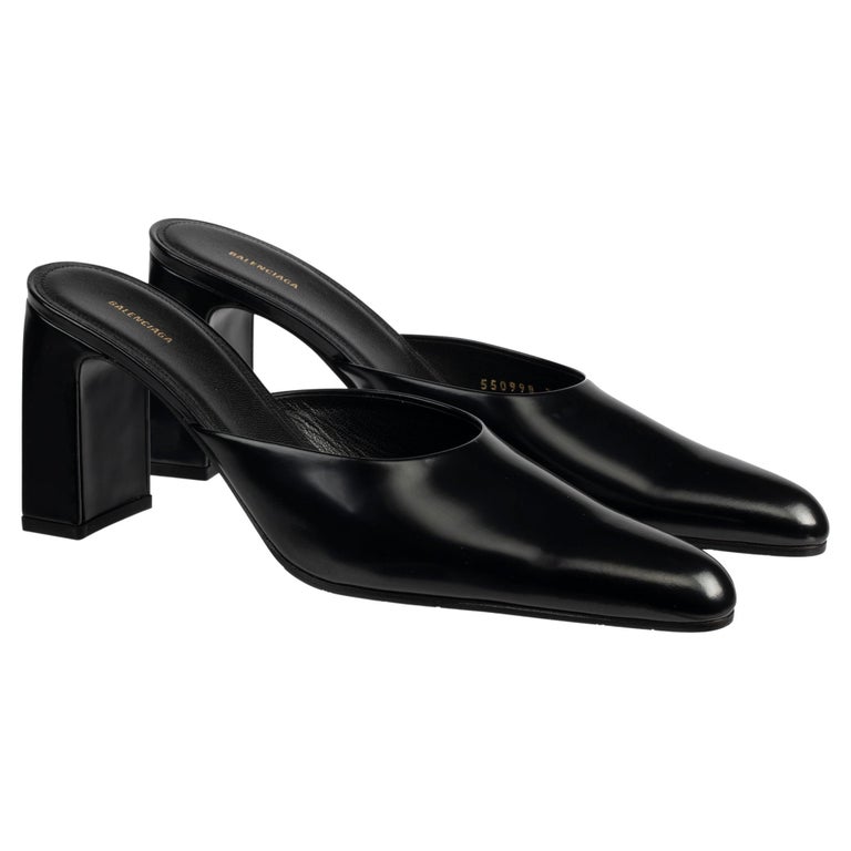 Balenciaga Black Leather Mules 39.5 FR For Sale at 1stDibs | balenciaga  leather mules, balenciaga square toe mules