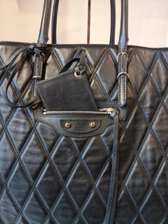 Borsa Balenciaga in pelle nera con manici, edizione limitata “Papier”