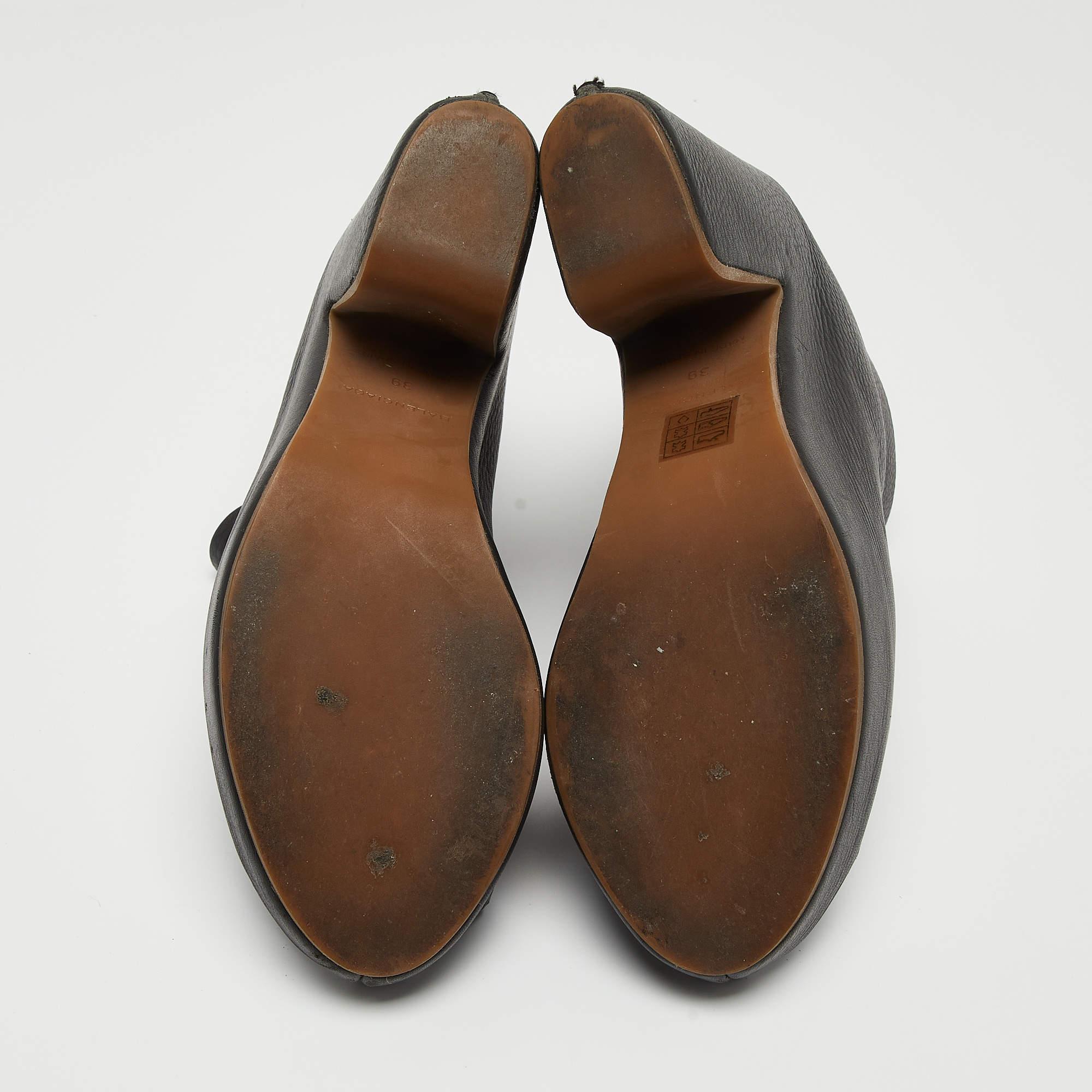 Balenciaga Sandali con plateau in pelle nera Taglia 39 in vendita 1