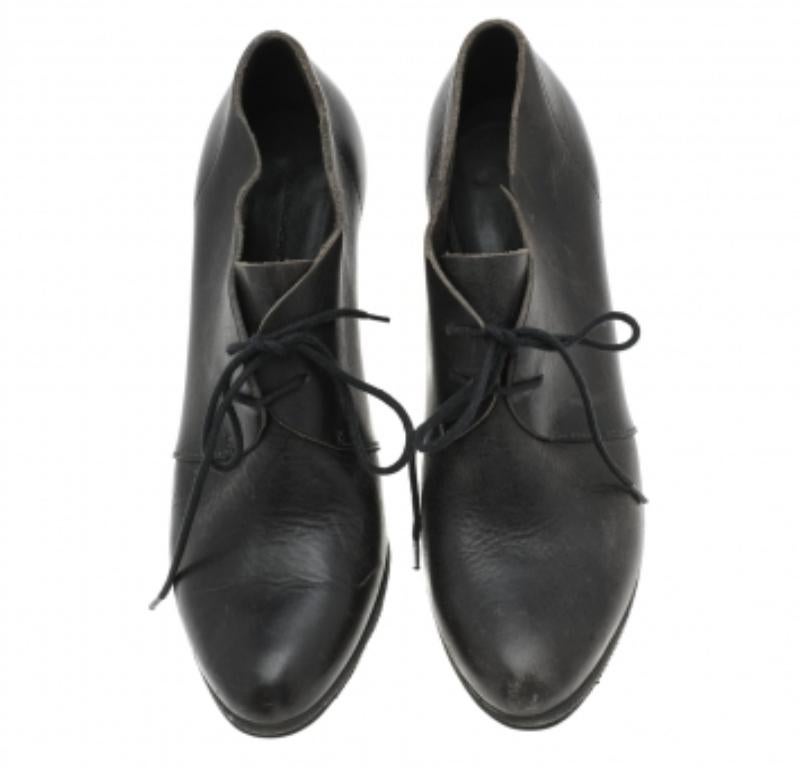Balenciaga Puntera de cuero negro con cordones  Botines talla 39 en Bastante bueno estado para la venta en Dubai, Al Qouz 2