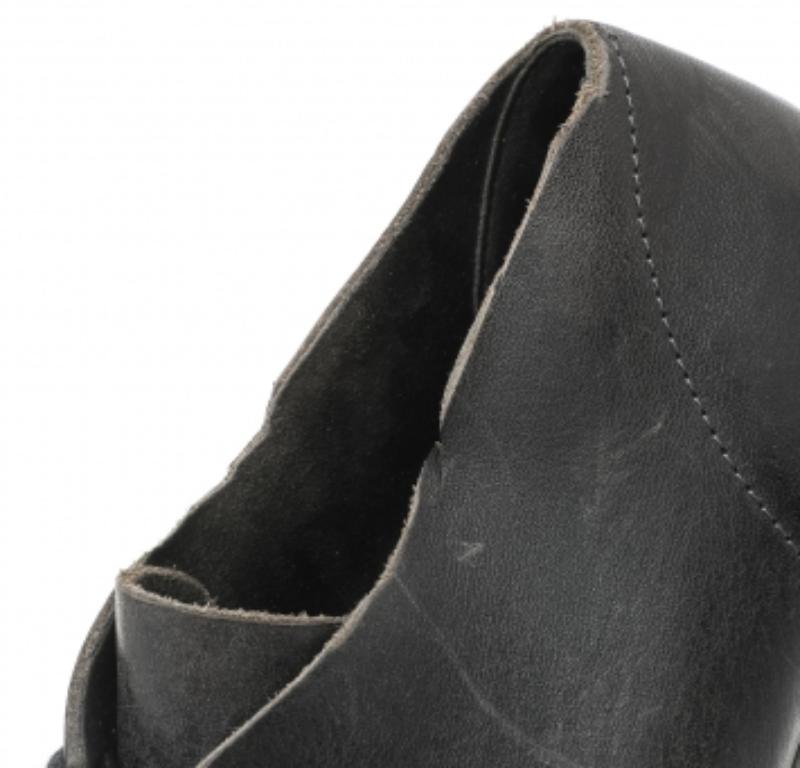 Balenciaga Puntera de cuero negro con cordones  Botines talla 39 en venta 3