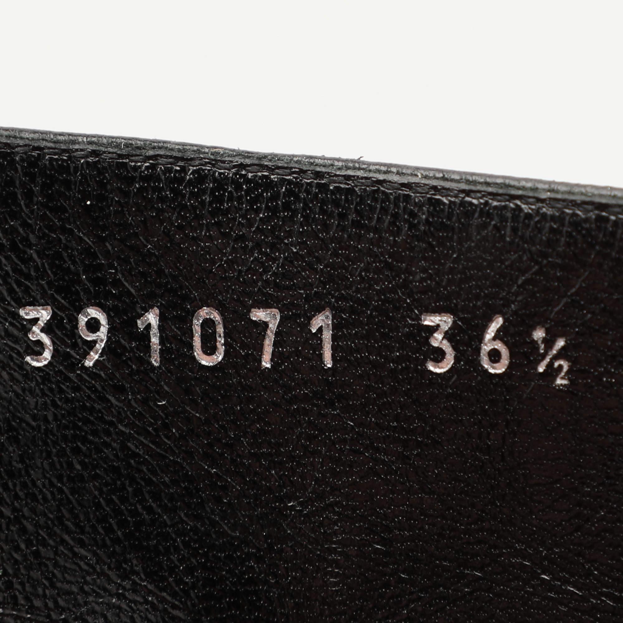Balenciaga Schwarze Lederstiefel in Knöchellänge mit spitzer Zehe und Schnürung Größe 36,5 im Angebot 3