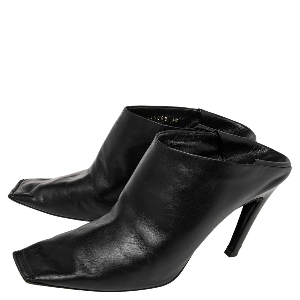 Balenciaga Black Leather Quadro Square Toe Foldable Heel Mules Size 38 In Good Condition In Dubai, Al Qouz 2