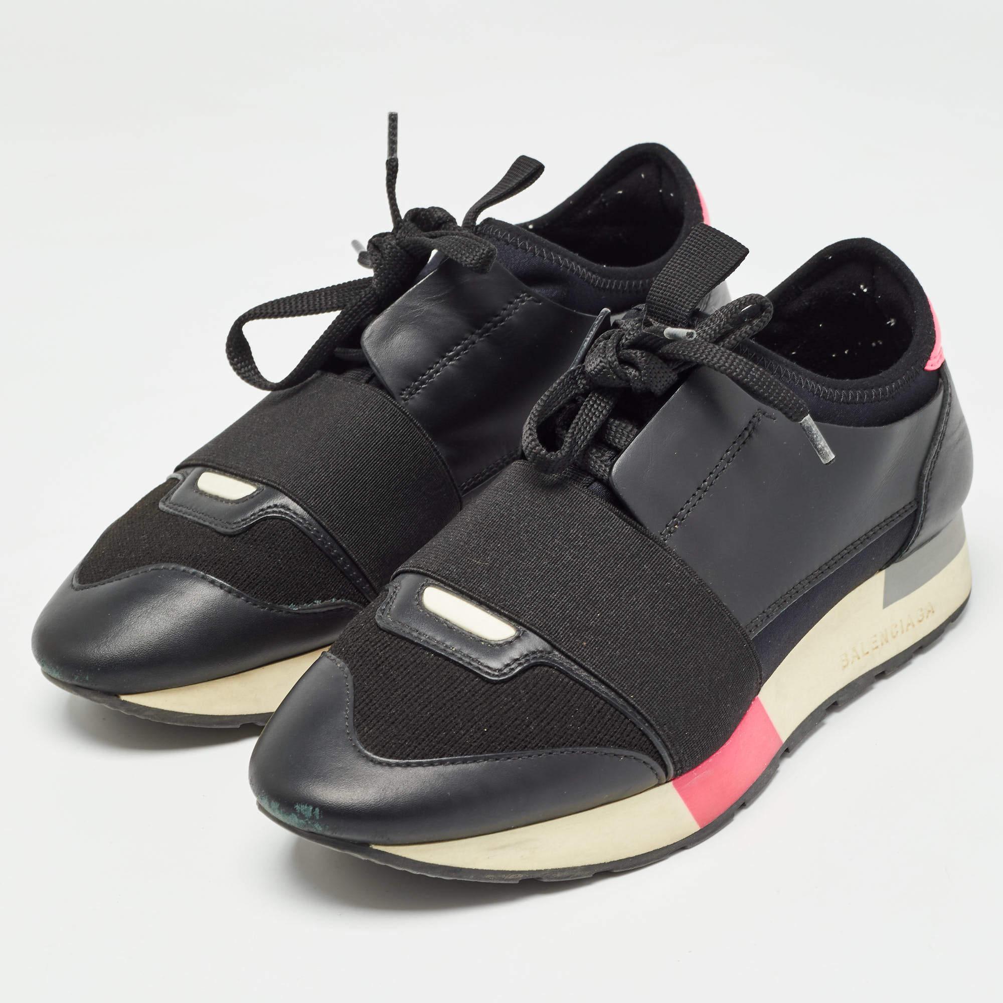 The Balenciaga Race Runner sneakers have been crafted from quality materials and feature a chic silhouette. They flaunt covered toes strap detailing on the vamps and tie up fastenings. They are complete with a leather lined insole and a tough base