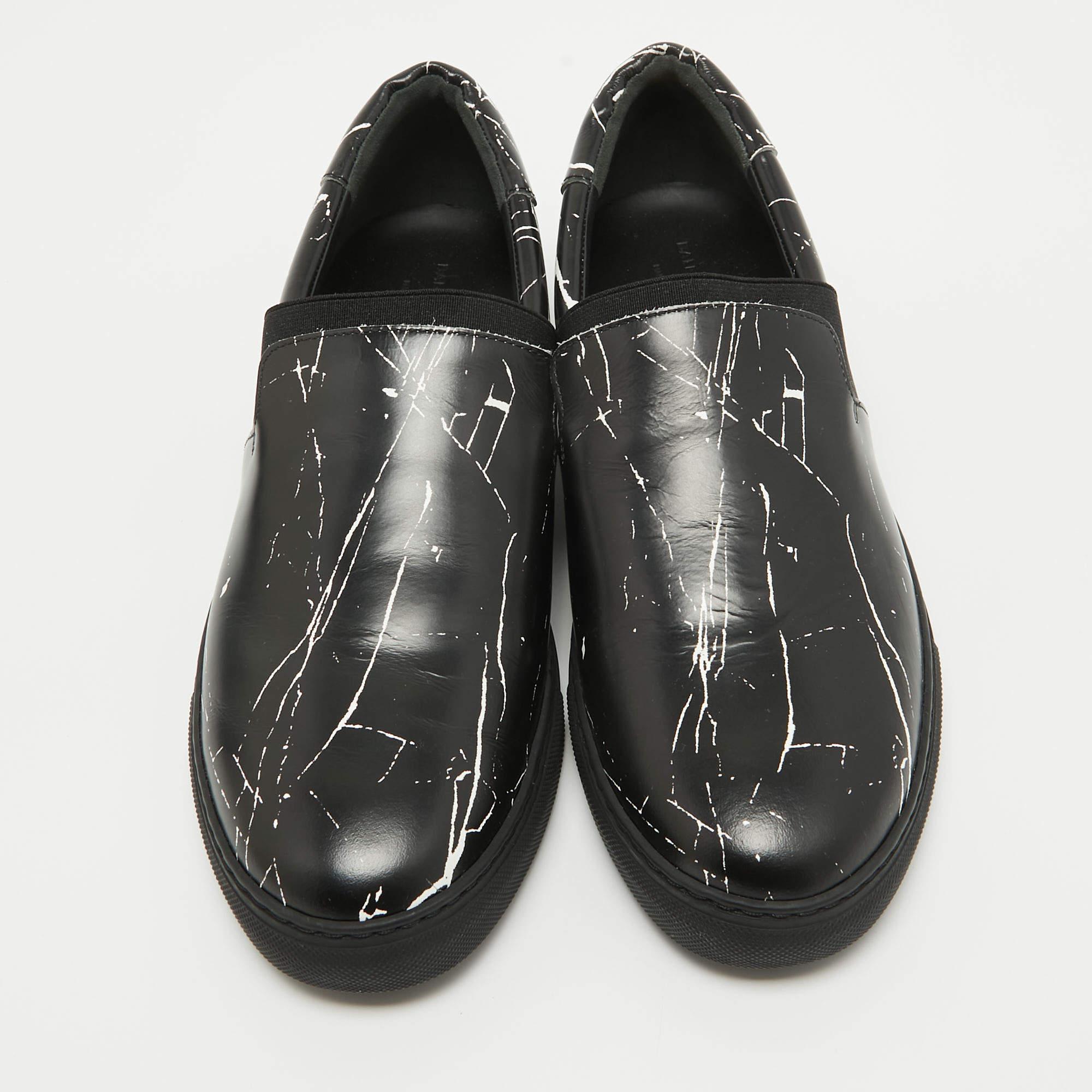 Balenciaga Black Leather Slip On Sneakers Size 40 In Excellent Condition For Sale In Dubai, Al Qouz 2