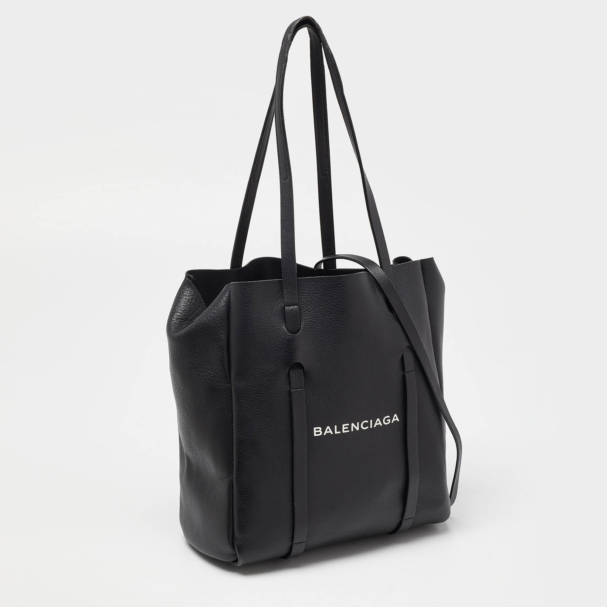 Balenciaga Black Leather Small Everyday Tote In Good Condition In Dubai, Al Qouz 2