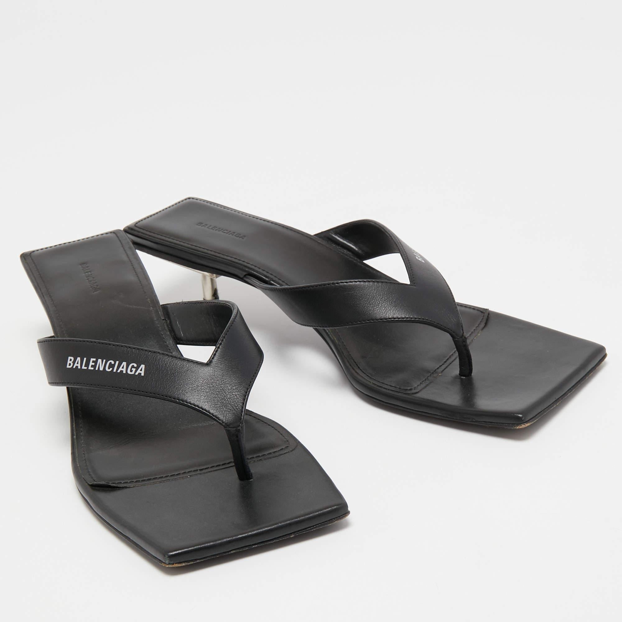 Women's Balenciaga Black Leather Square Toe Thong Slide Sandals Size 39 For Sale