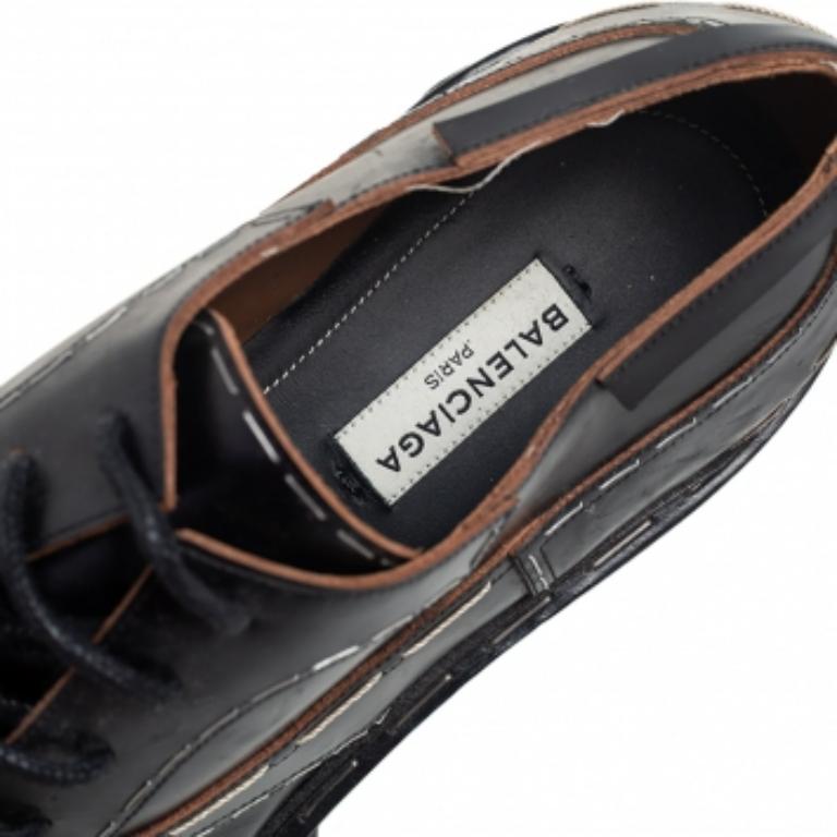 Balenciaga Derby à plateforme en cuir noir avec surpiqûres Taille 38 Bon état - En vente à Dubai, Al Qouz 2