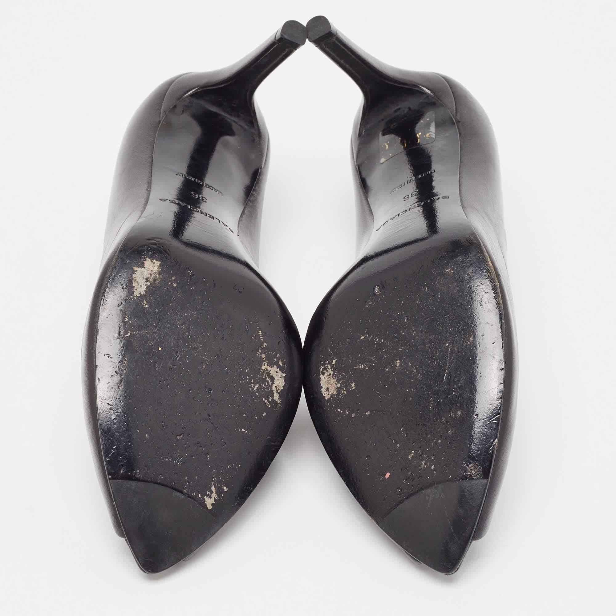 Balenciaga Leather Black V Neck Open Toe Pumps Size 36 en vente 2