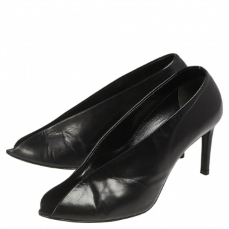 Balenciaga Leather Black V-Neck Open Toe Pumps Size 37 Bon état - En vente à Dubai, Al Qouz 2