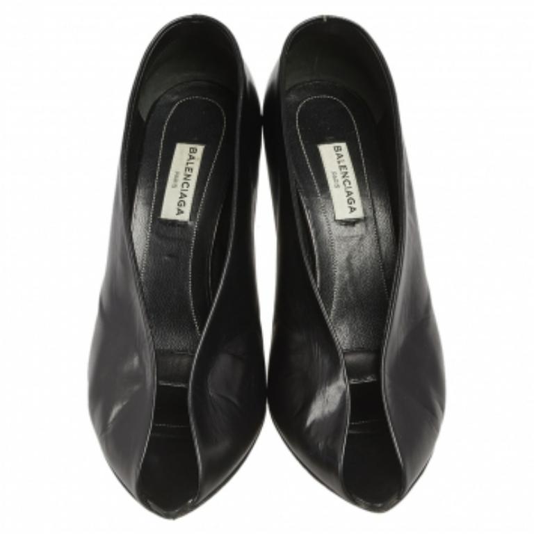 Balenciaga Leather Black V-Neck Open Toe Pumps Size 37 Pour femmes en vente