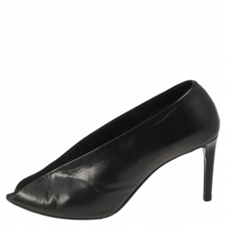 Balenciaga Leather Black V-Neck Open Toe Pumps Size 37 en vente