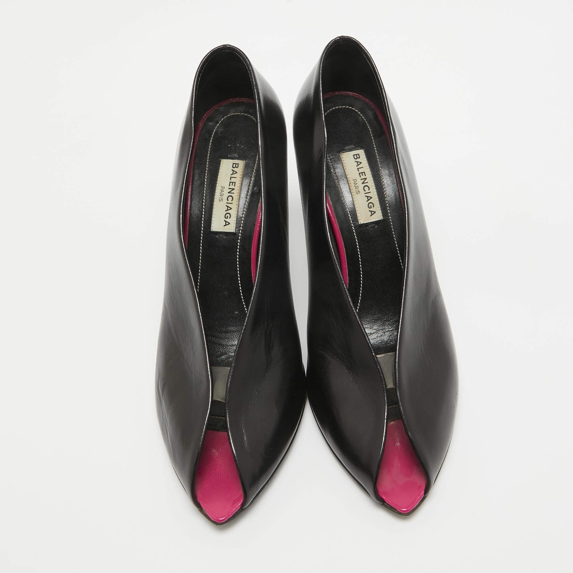 Nero Balenciaga - Décolleté con scollo a V in pelle nera - misura 36,5 in vendita