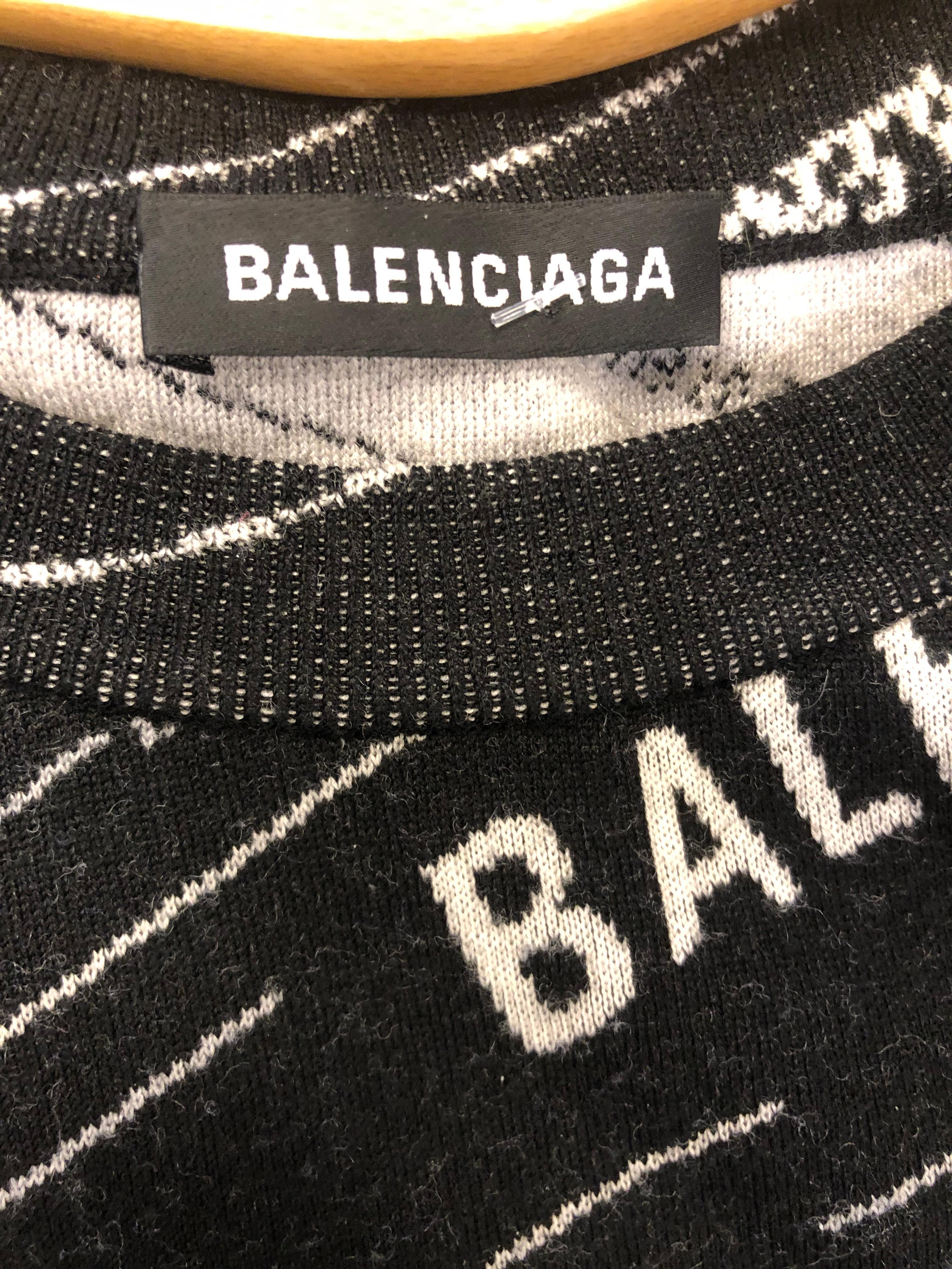 Balenciaga Schwarzes Logo gemustertes Logo  Pullover Größe Small im Angebot 2