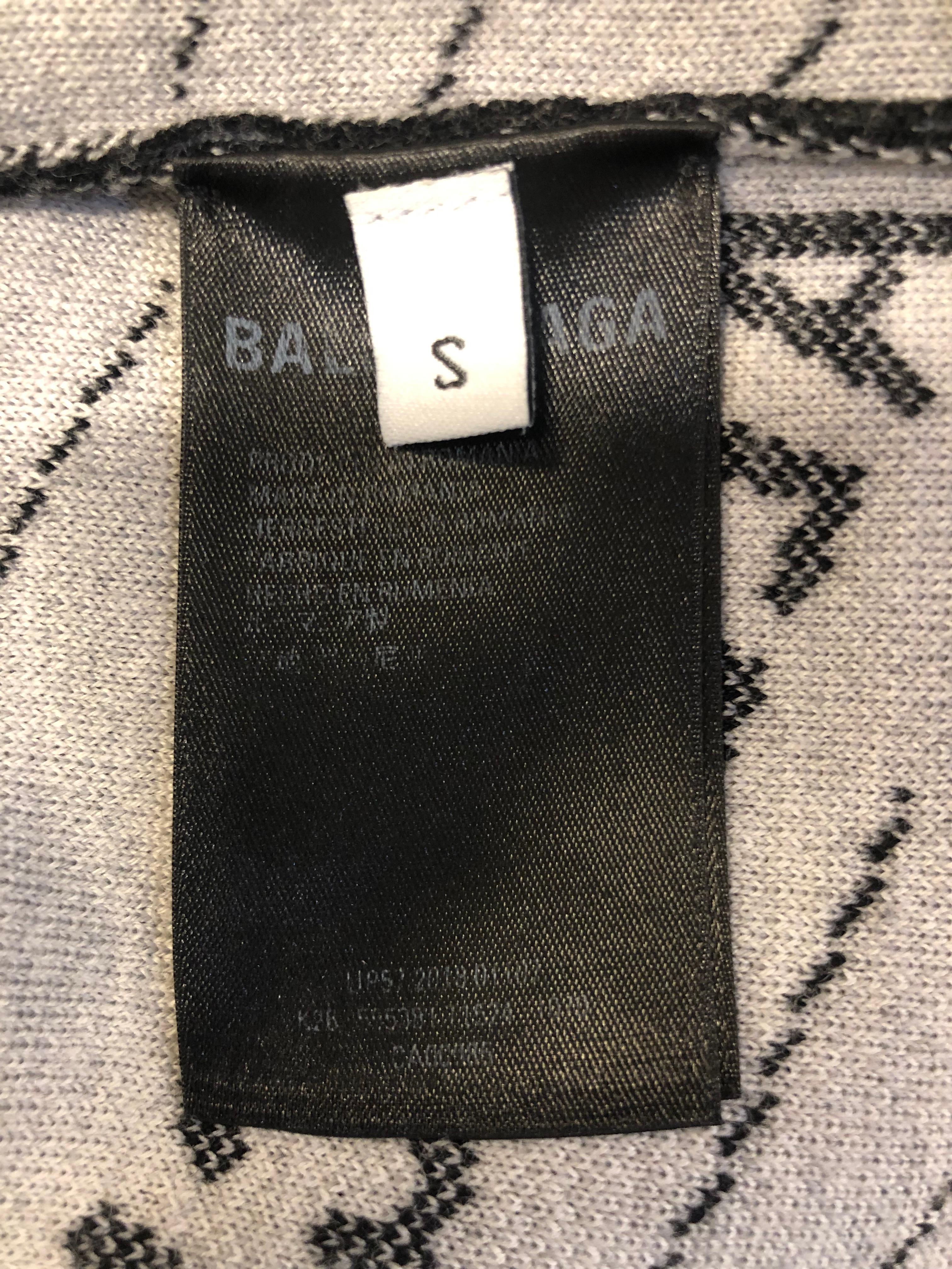 Balenciaga Schwarzes Logo gemustertes Logo  Pullover Größe Small im Angebot 3