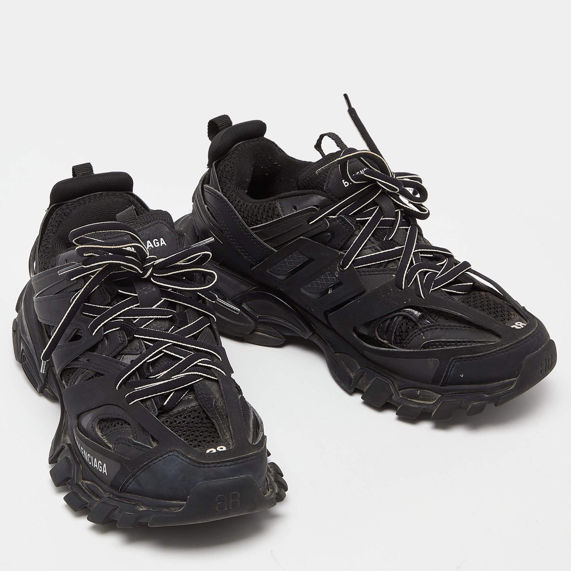 Balenciaga Black Mesh and Faux Leather Track Sneakers Size 38 In Good Condition For Sale In Dubai, Al Qouz 2
