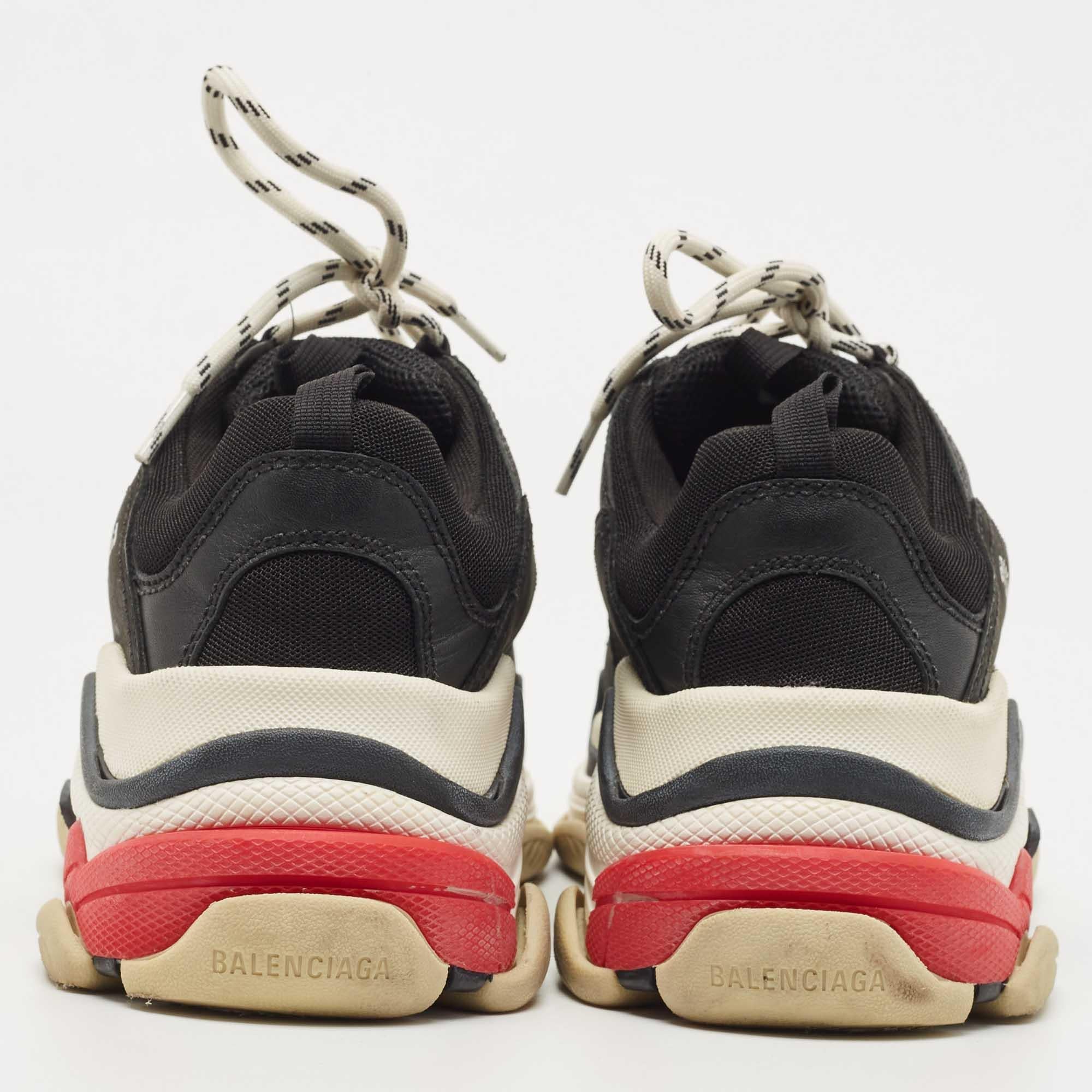 De los hombres Balenciaga Zapatilla con cordones Triple S de malla y piel negra en venta