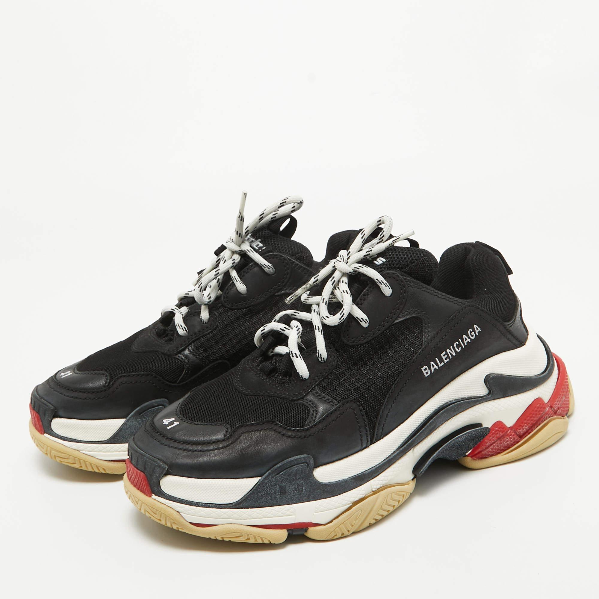 Balenciaga Black Mesh and Leather Triple S Low Top Sneakers Size 40 For Sale 3