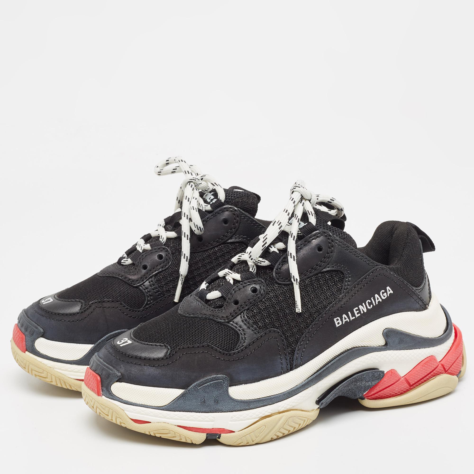 Balenciaga Black Mesh and Leather Triple S Sneakers Size 37 For Sale 3