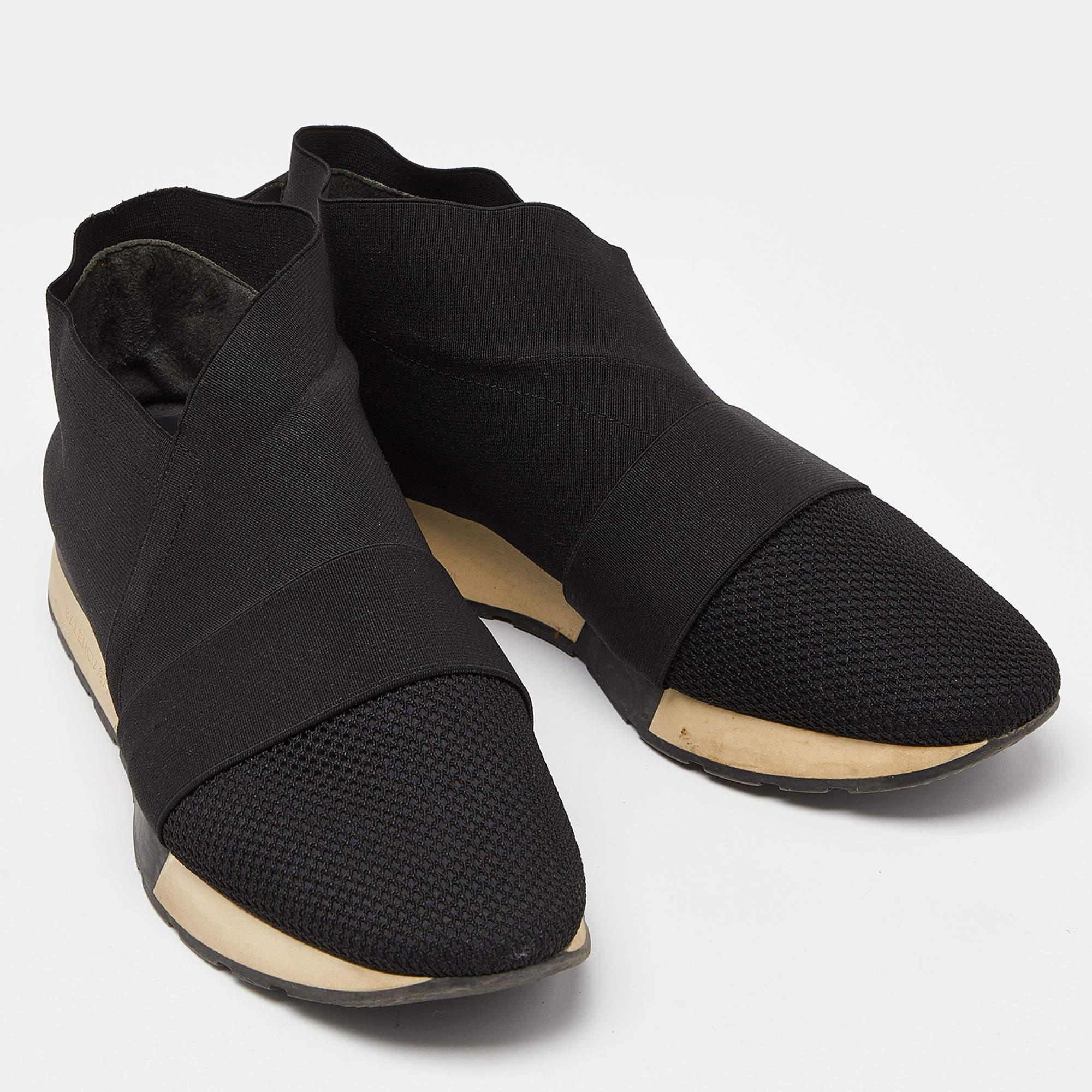 Balenciaga Black Mesh and Nylon Race Runner Sneakers Size 40 In Good Condition For Sale In Dubai, Al Qouz 2