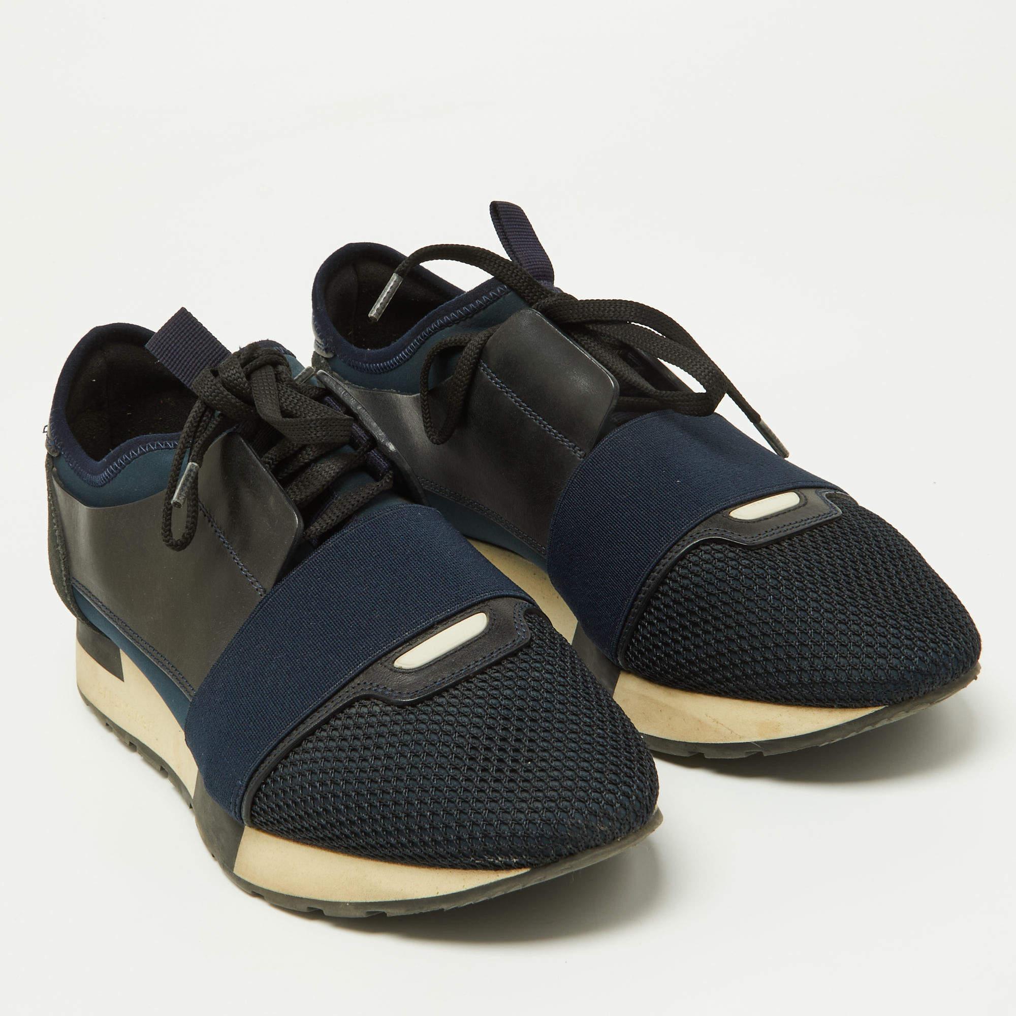 Balenciaga Black/Navy Blue Leather, Mesh and Suede Race Runner Sneakers Size 39 In Good Condition For Sale In Dubai, Al Qouz 2