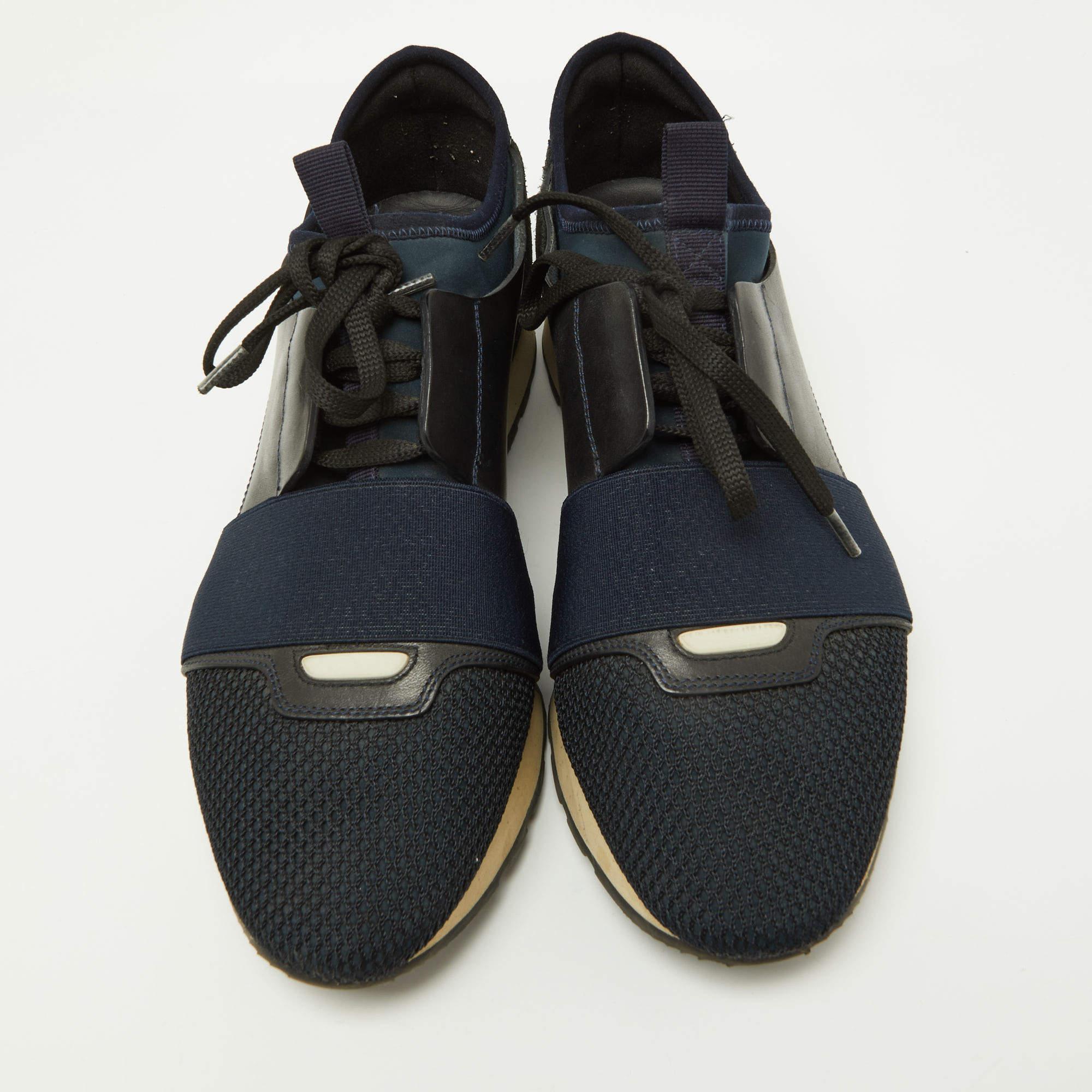 Balenciaga - Baskets Race Runner en cuir, maille et daim noir/bleu marine - Taille 39 en vente 4