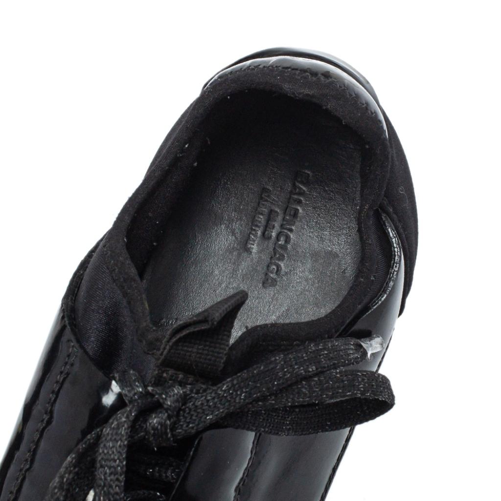 Balenciaga Black Neoprene Race Runner Low Top Sneakers Size 38 en vente 2