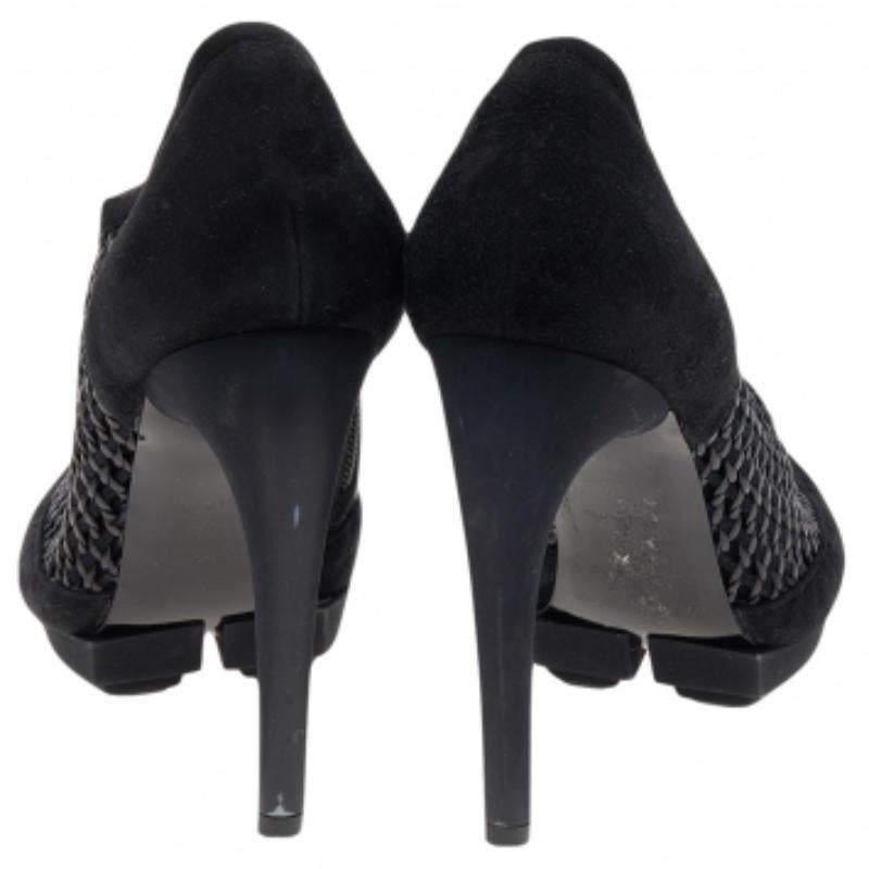 Balenciaga Black Netted Suede Ankle Booties Size 38.5 In Good Condition For Sale In Dubai, Al Qouz 2