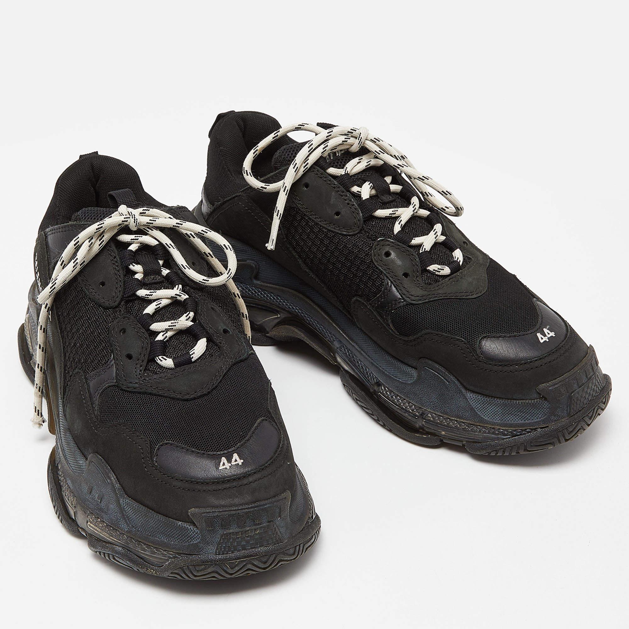 Balenciaga Black Nubuck Leather and Mesh Triple S Low Top Sneakers Size 44 In Good Condition In Dubai, Al Qouz 2