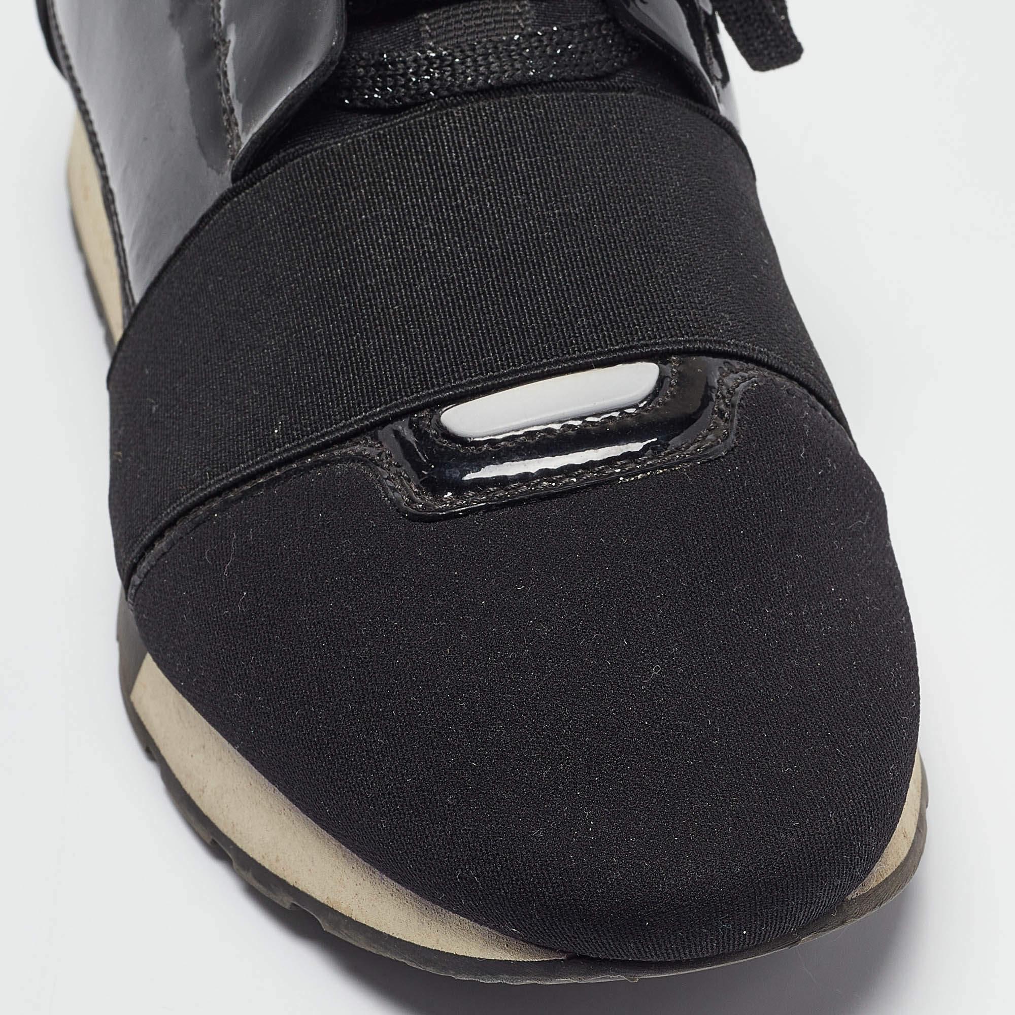 Baskets de course Balenciaga noires et vernies, taille 39 en vente 2