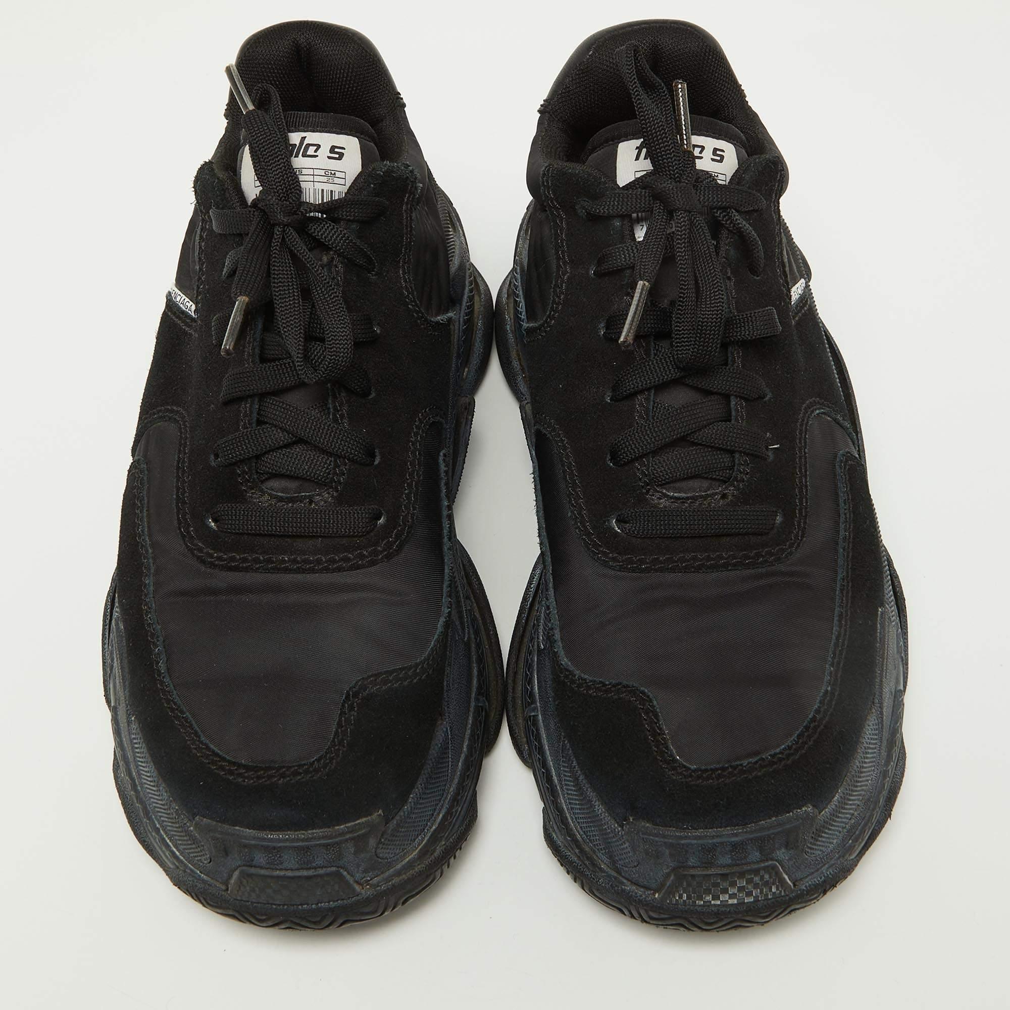 Nero Balenciaga - Sneakers Triple S in nylon e pelle scamosciata nera - misura 38 in vendita