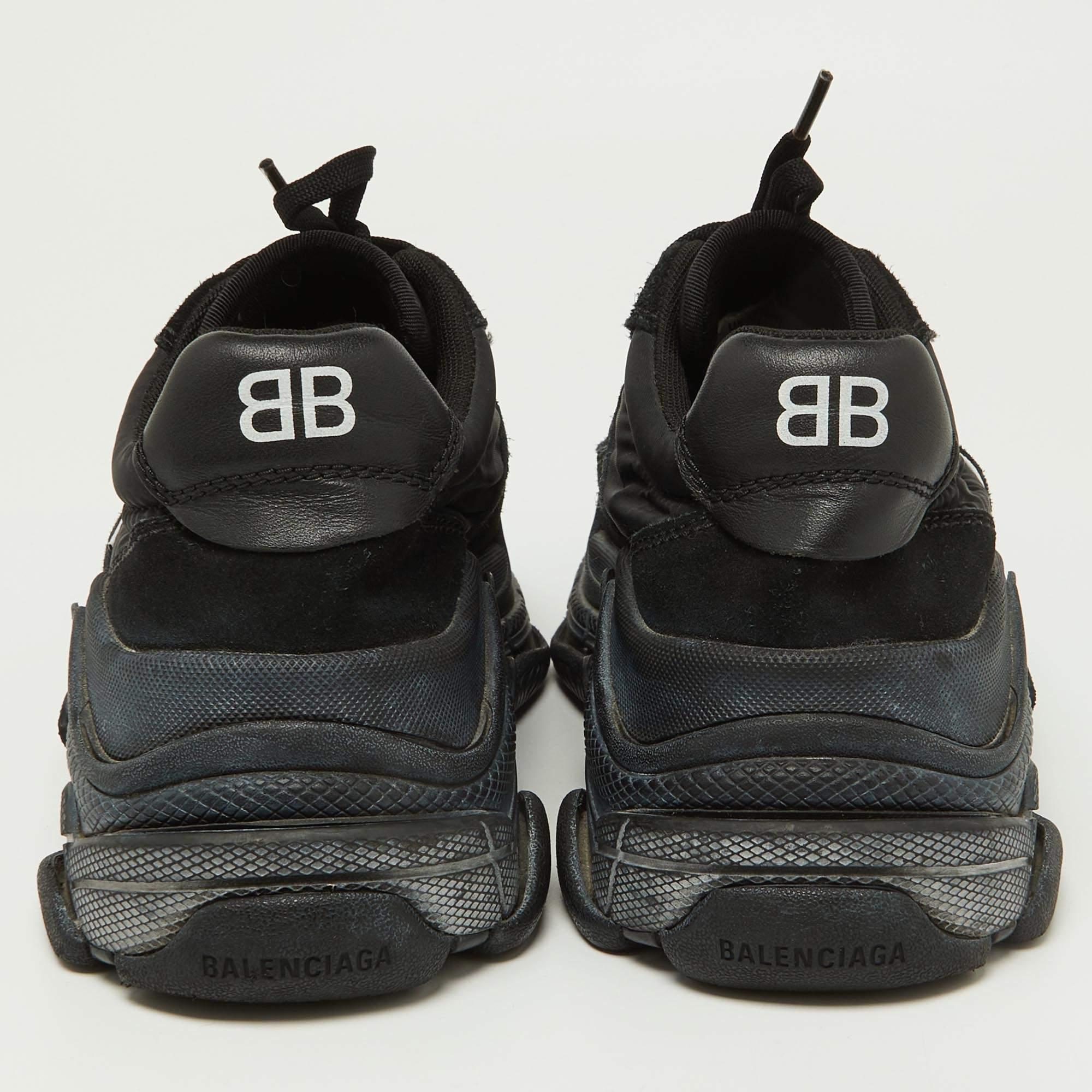 Donna Balenciaga - Sneakers Triple S in nylon e pelle scamosciata nera - misura 38 in vendita