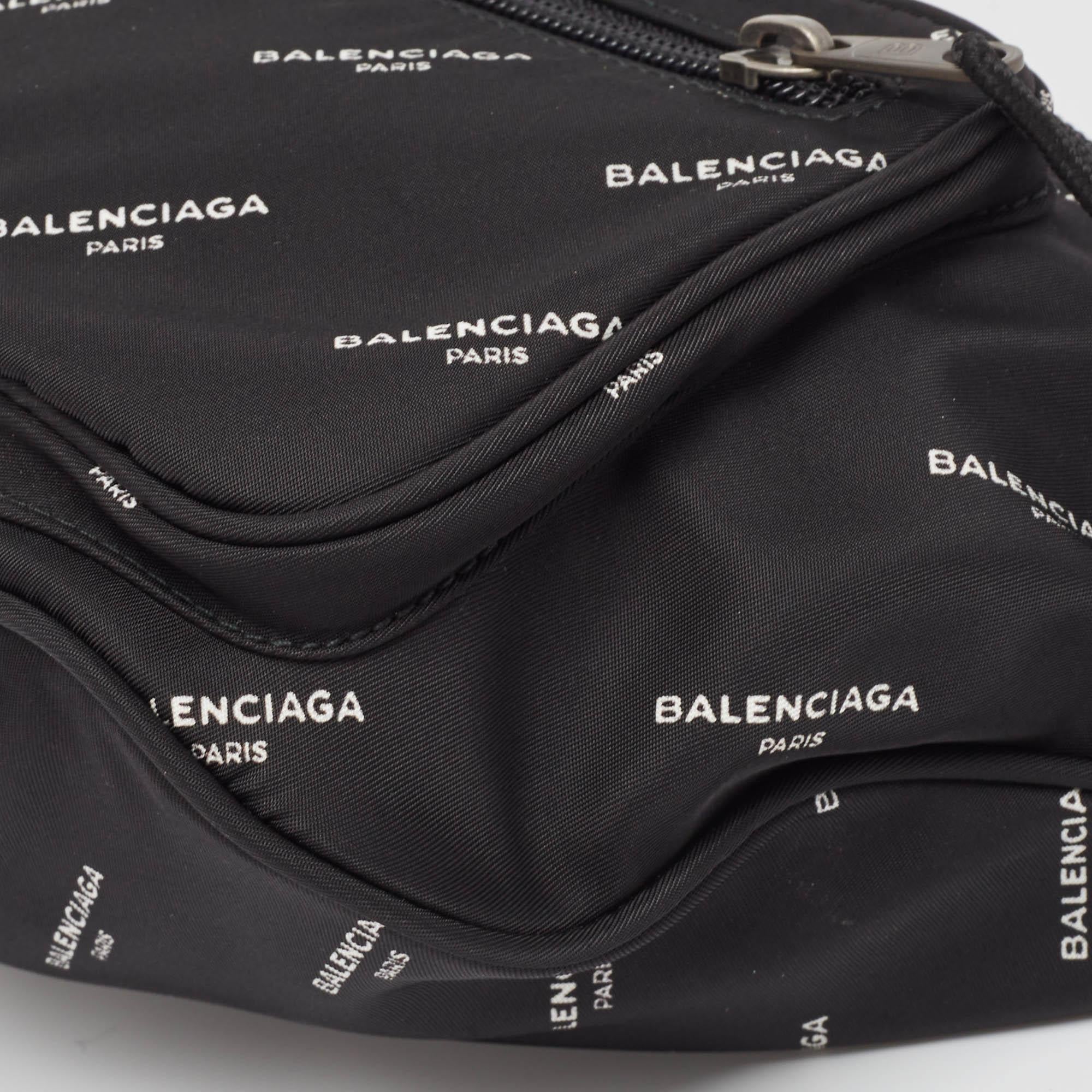Balenciaga Black Nylon Logo Explorer Belt Bag In Excellent Condition For Sale In Dubai, Al Qouz 2