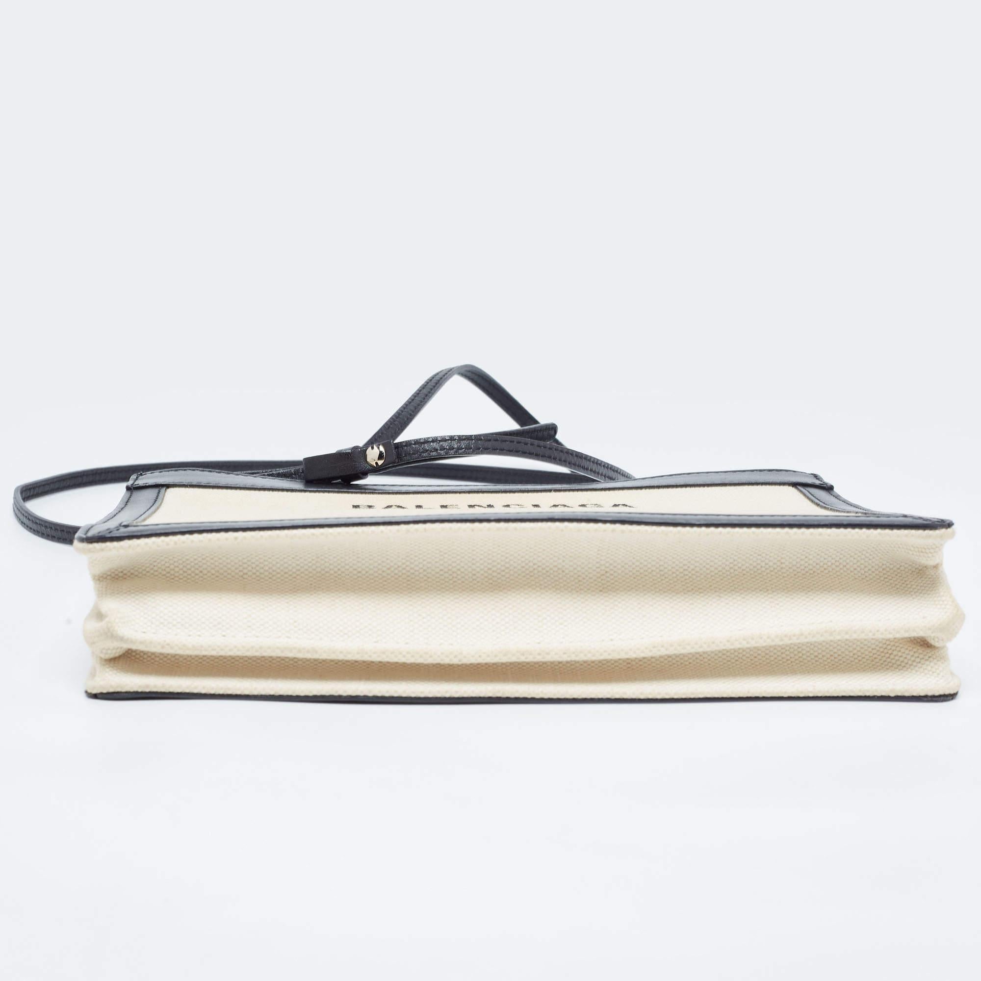 Balenciaga - Sac à bandoulière en toile et cuir noir/off-White - Pochette marine 9