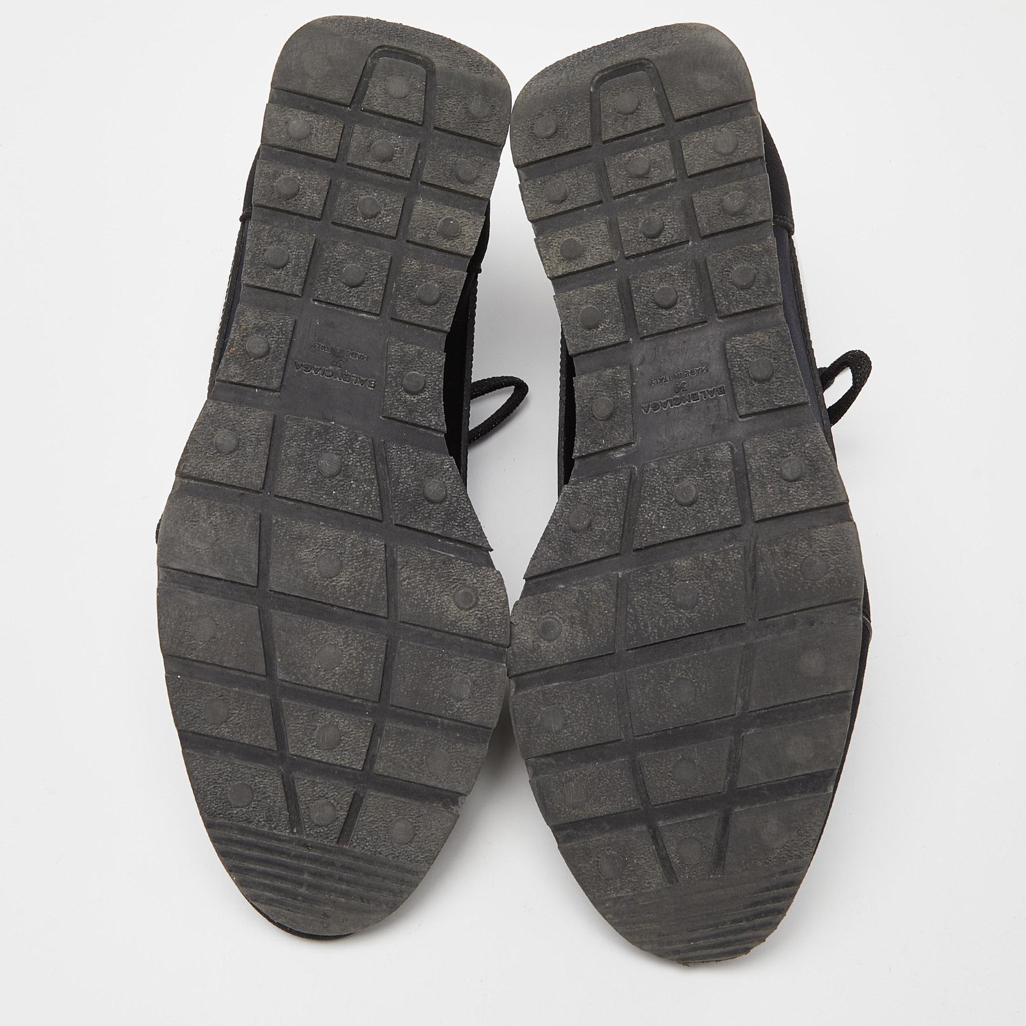 Balenciaga Black Patent And Fabric Race Runner Sneakers Size 39 In Good Condition For Sale In Dubai, Al Qouz 2