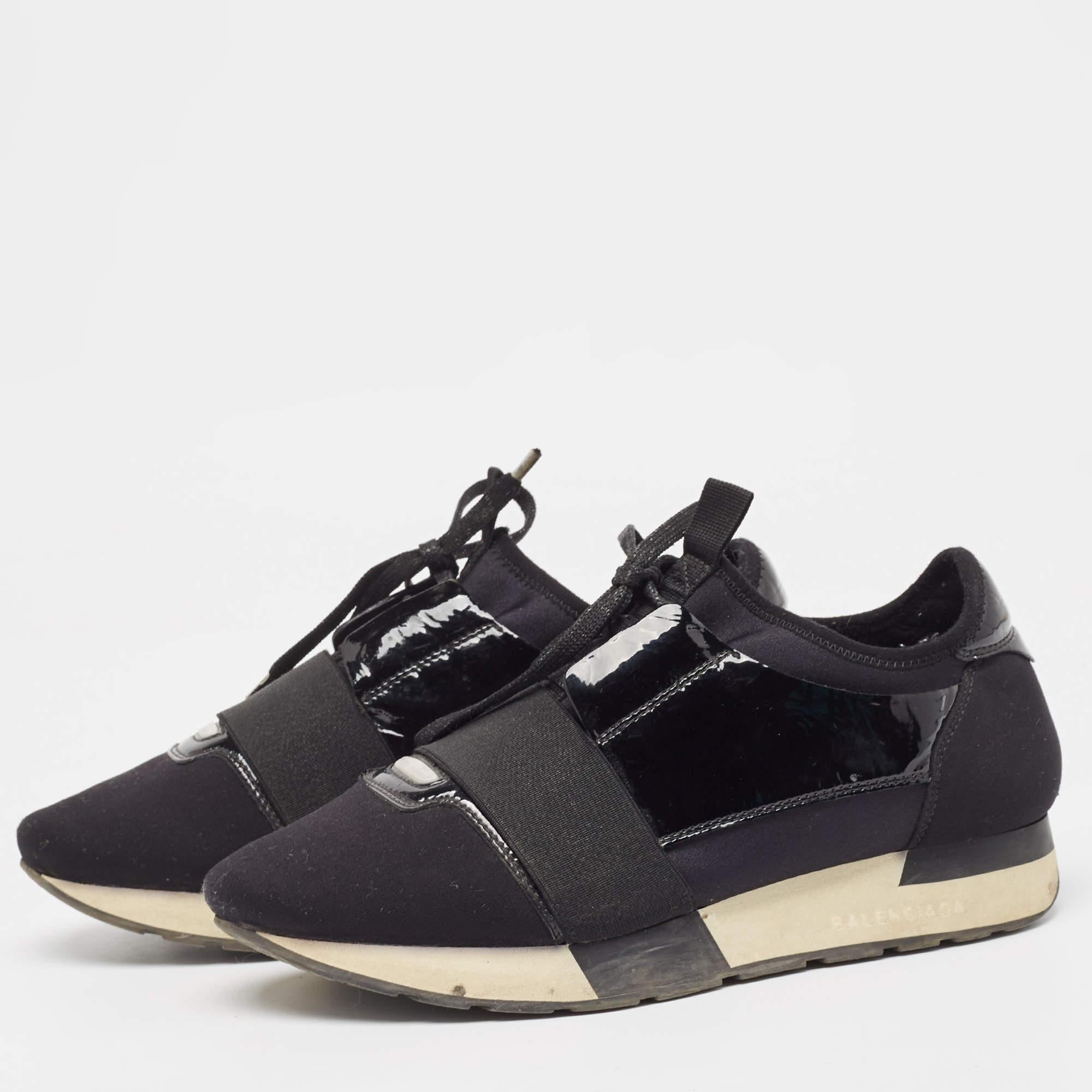 Con una silhouette classica, queste sneakers firmate sono una combinazione perfetta di lusso, comfort e stile. Queste sneakers sono rifinite con dettagli firmati e comode solette.