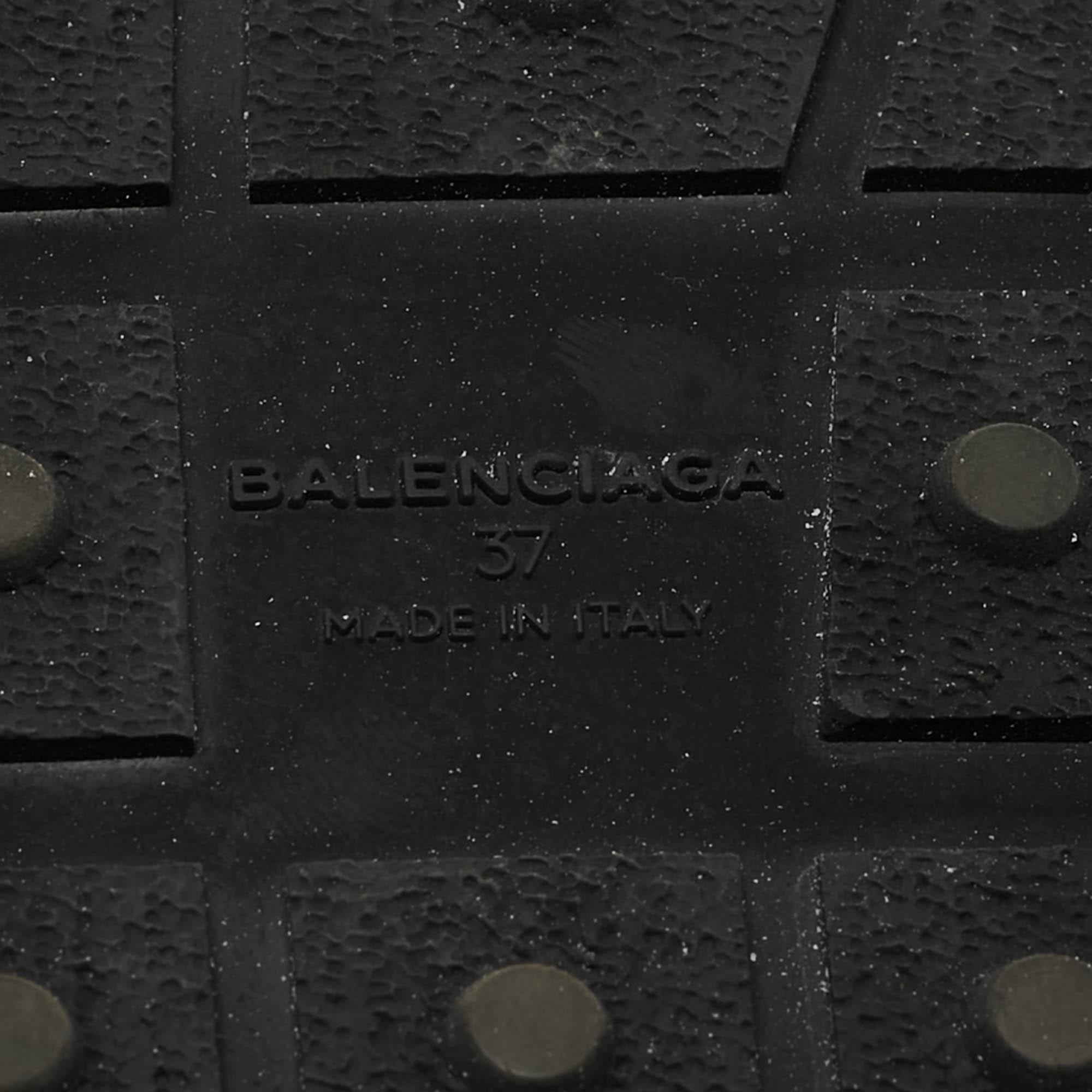 Balenciaga - Baskets Race Runner en cuir verni et tissu noir Taille 37 en vente 3
