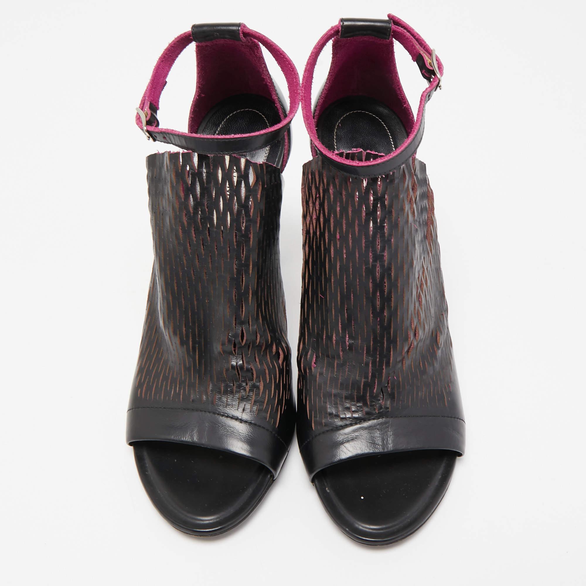 Balenciaga Lasercuts Lederhandschuhe in Schwarz/Rosa Größe 40 im Zustand „Gut“ in Dubai, Al Qouz 2