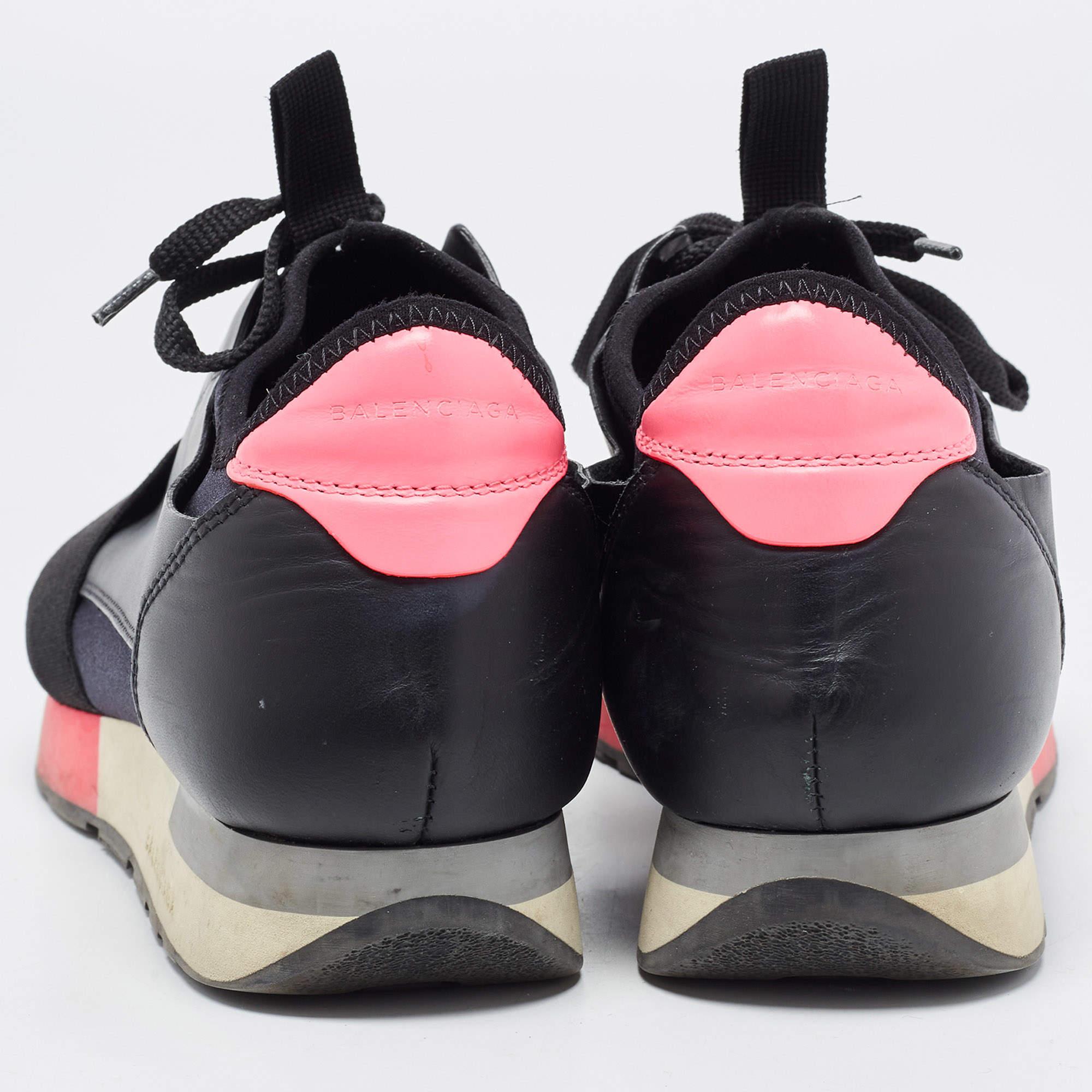 Balenciaga Black/Pink Leather and Fabric Race Runner Sneakers Size 39 In Good Condition For Sale In Dubai, Al Qouz 2