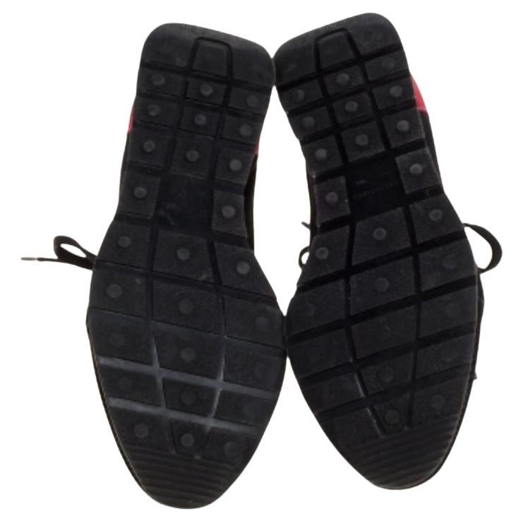 Let your latest shoe addition be this pair of Race Runners sneakers from Balenciaga. These black sneakers have been crafted from leather, suede, and mesh and feature a chic silhouette. They flaunt covered toes, fabric strap detailing on the vamps,