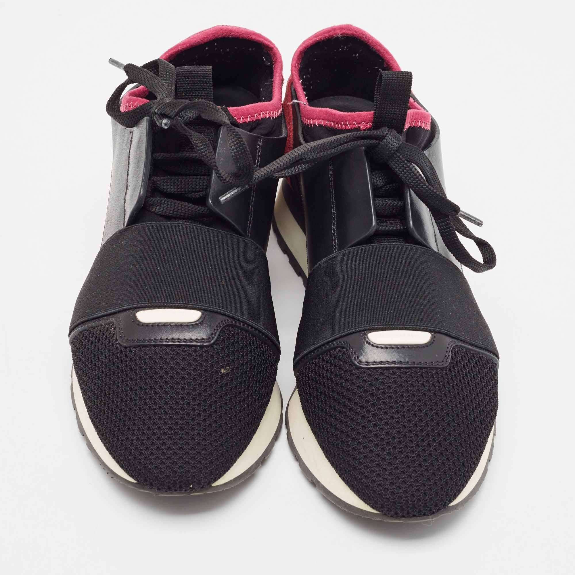 Balenciaga Zapatillas Runner de Malla y Gamuza Negro/Rosa Talla 37 en Bastante bueno estado para la venta en Dubai, Al Qouz 2