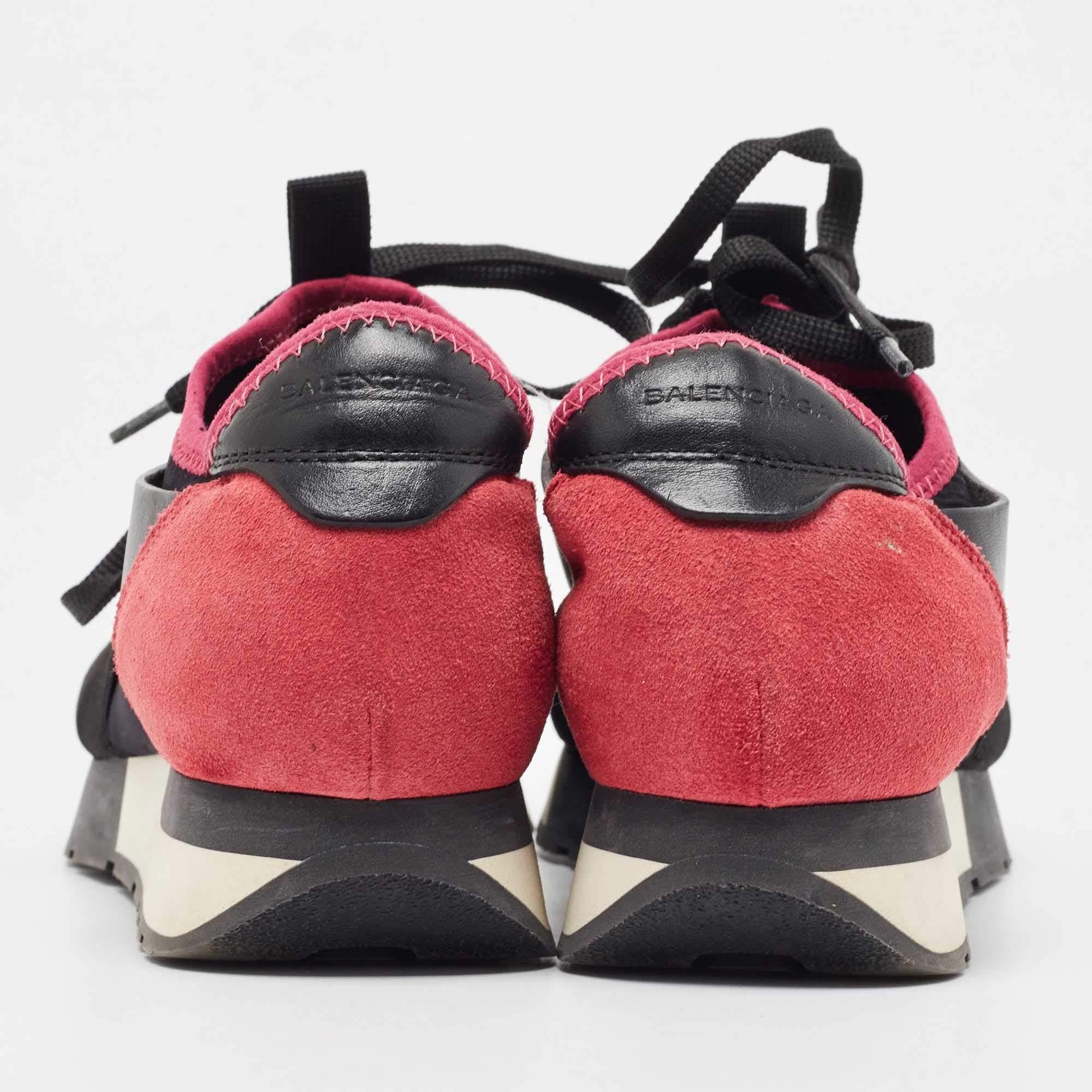 Balenciaga Zapatillas Runner de Malla y Gamuza Negro/Rosa Talla 37 en venta 1