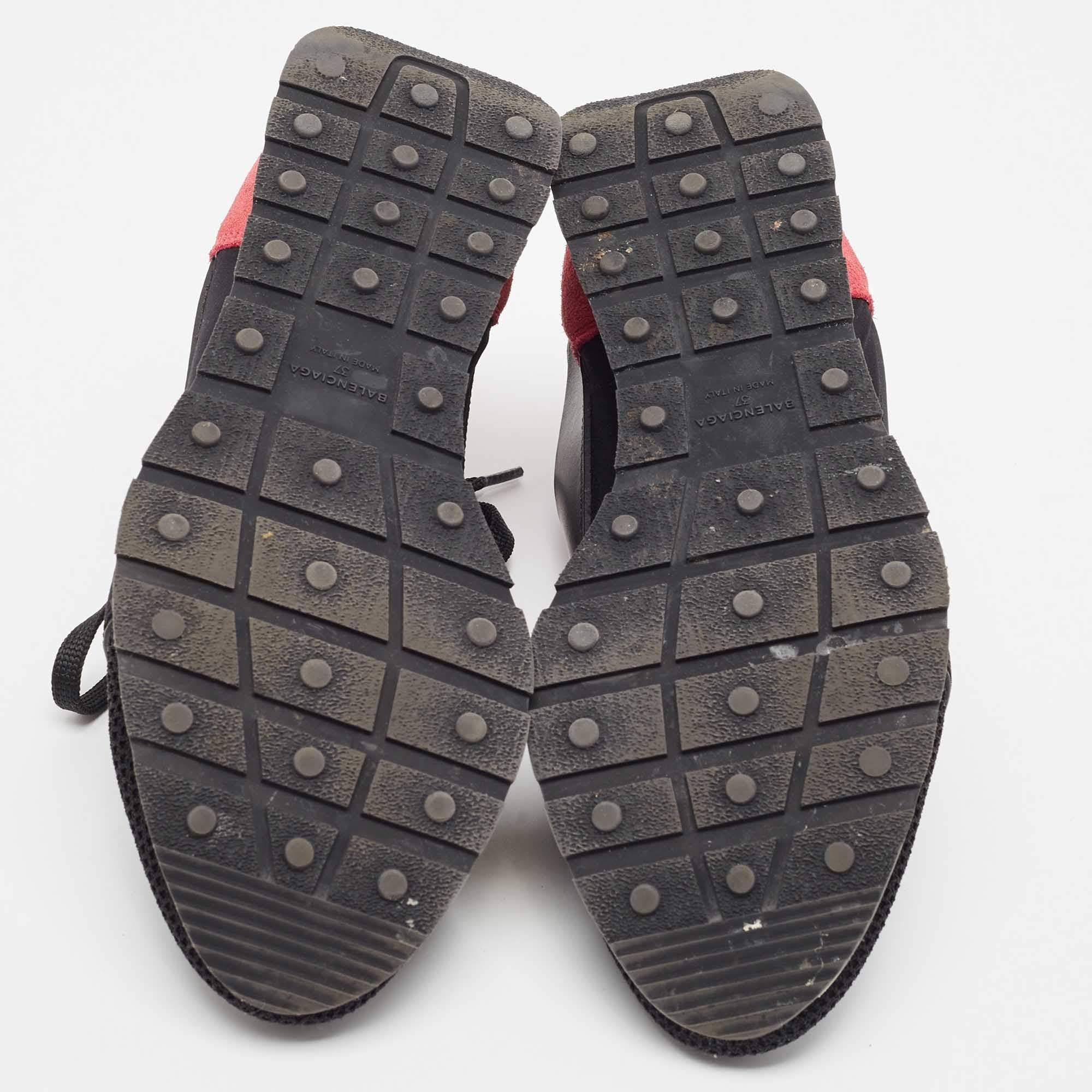 Balenciaga Zapatillas Runner de Malla y Gamuza Negro/Rosa Talla 37 en venta 2